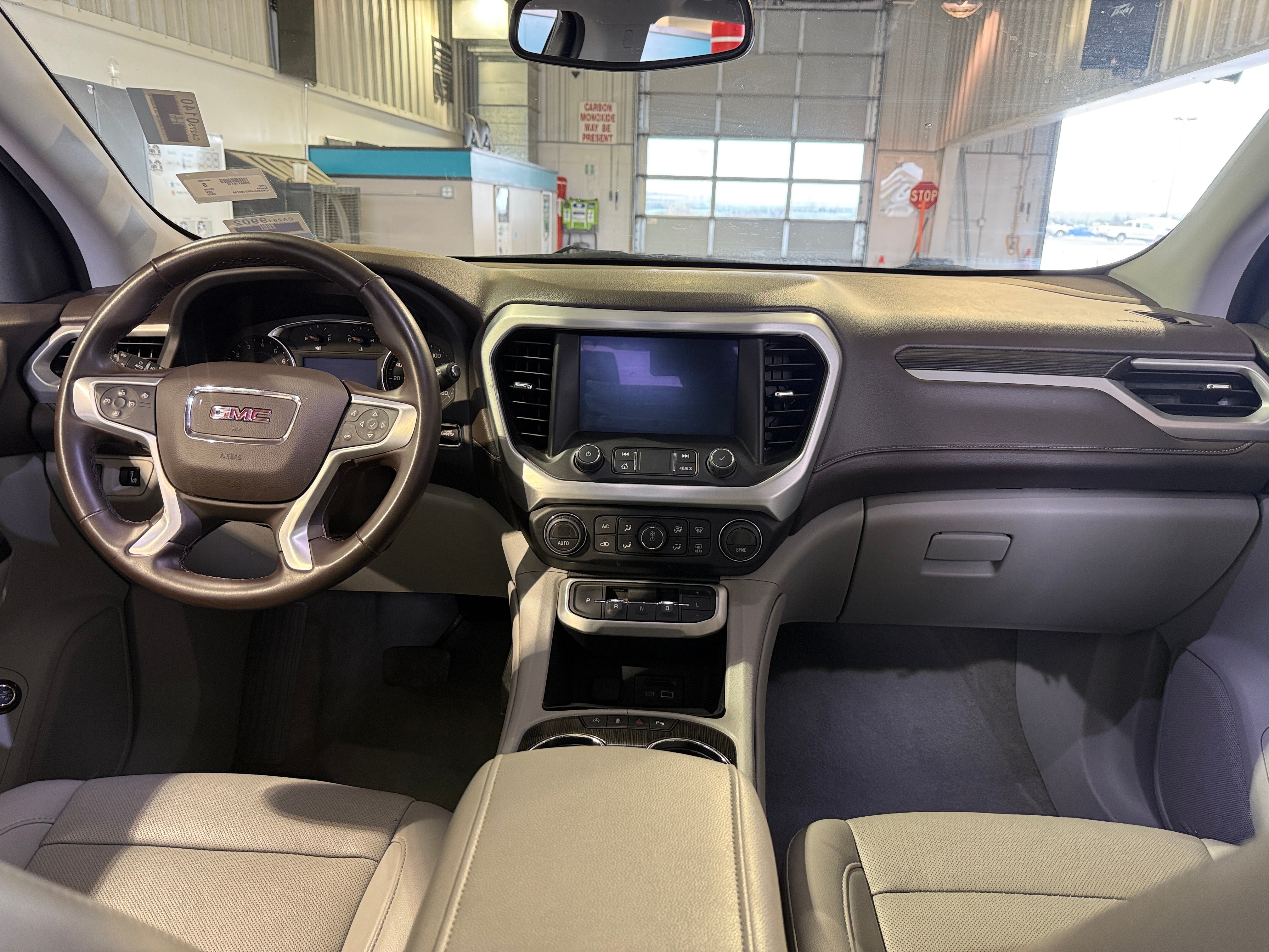 2023 GMC Acadia SLT 2