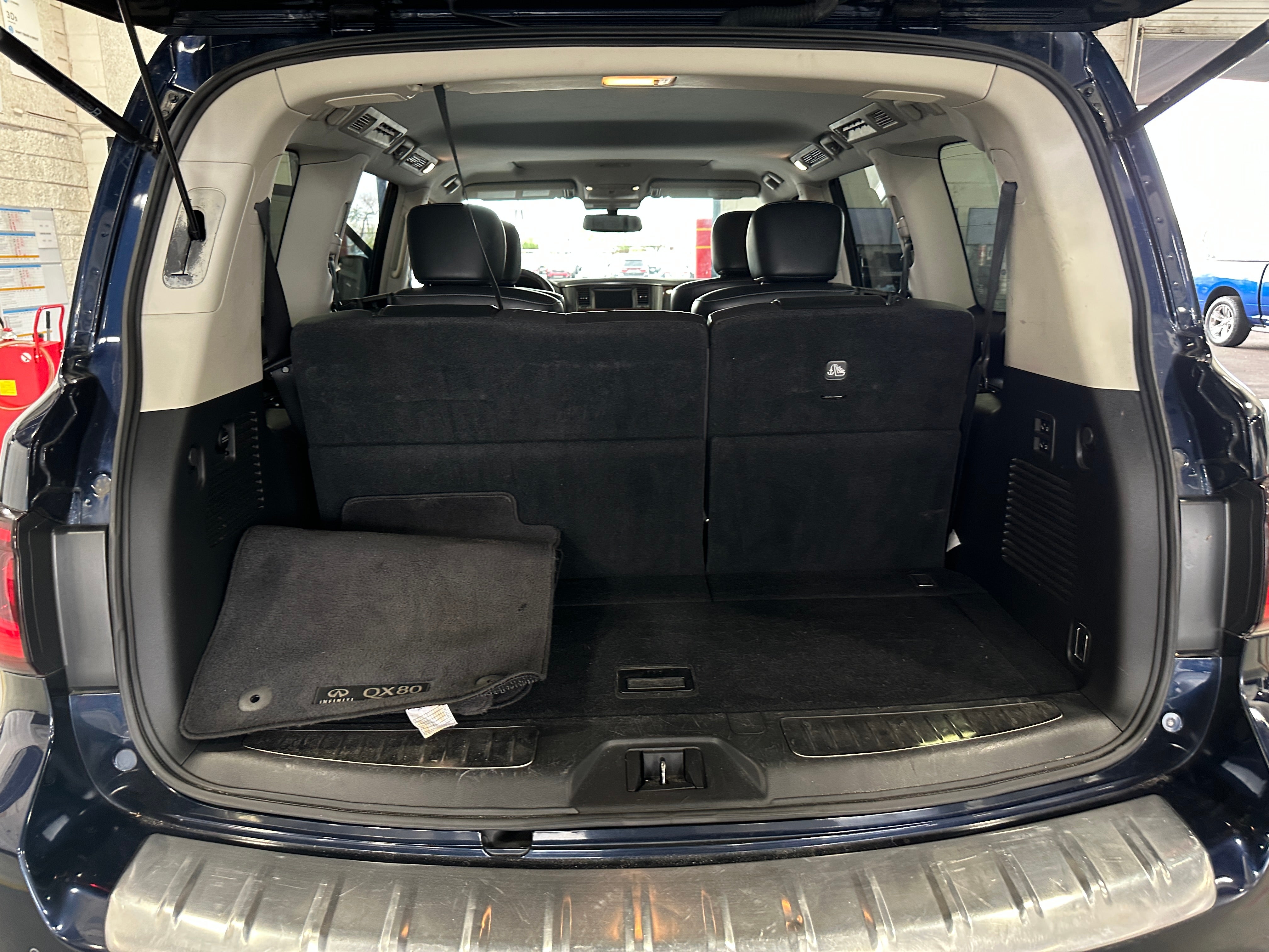 2019 INFINITI QX80 Luxe 6