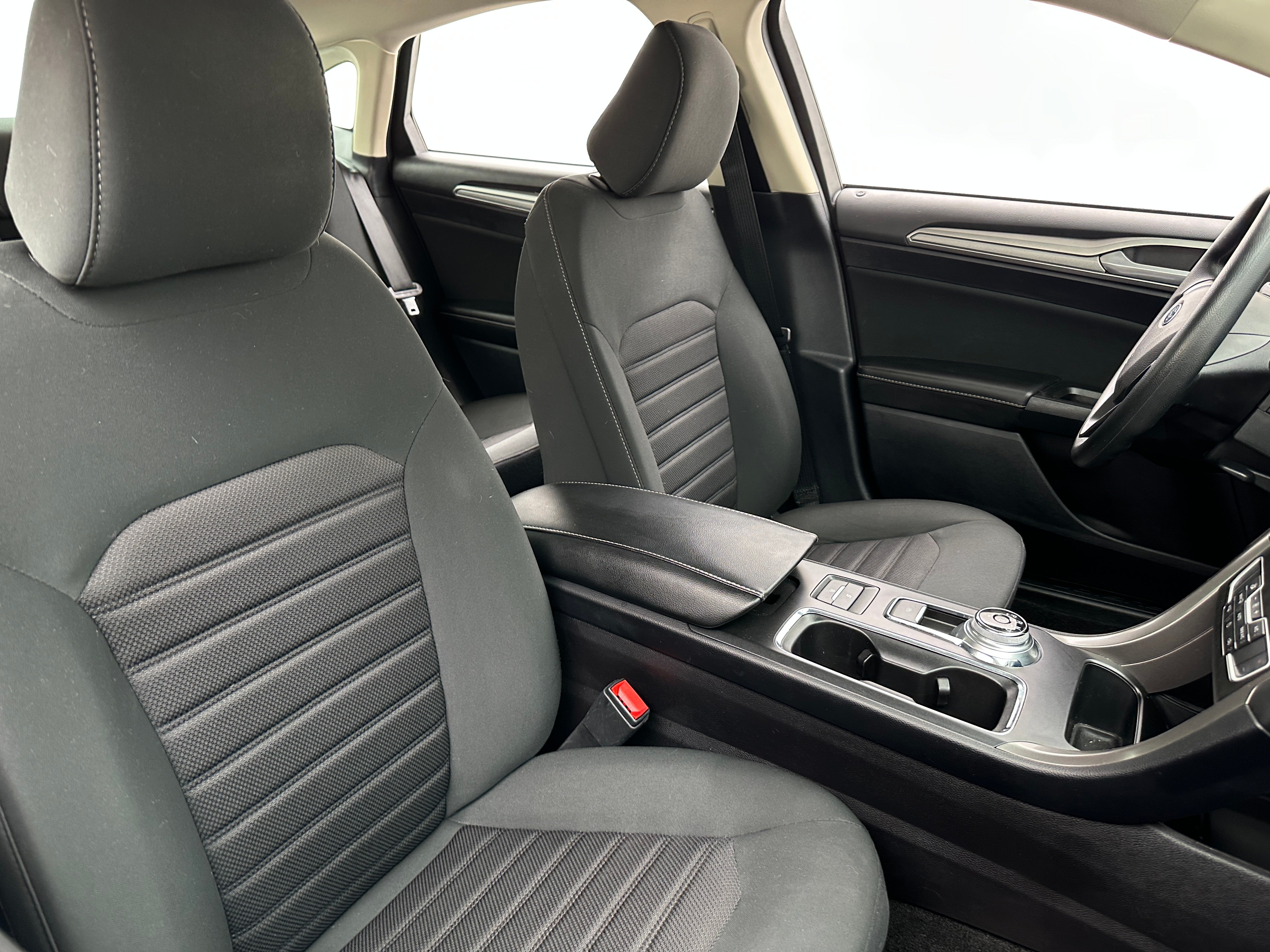 2020 Ford Fusion SE 2