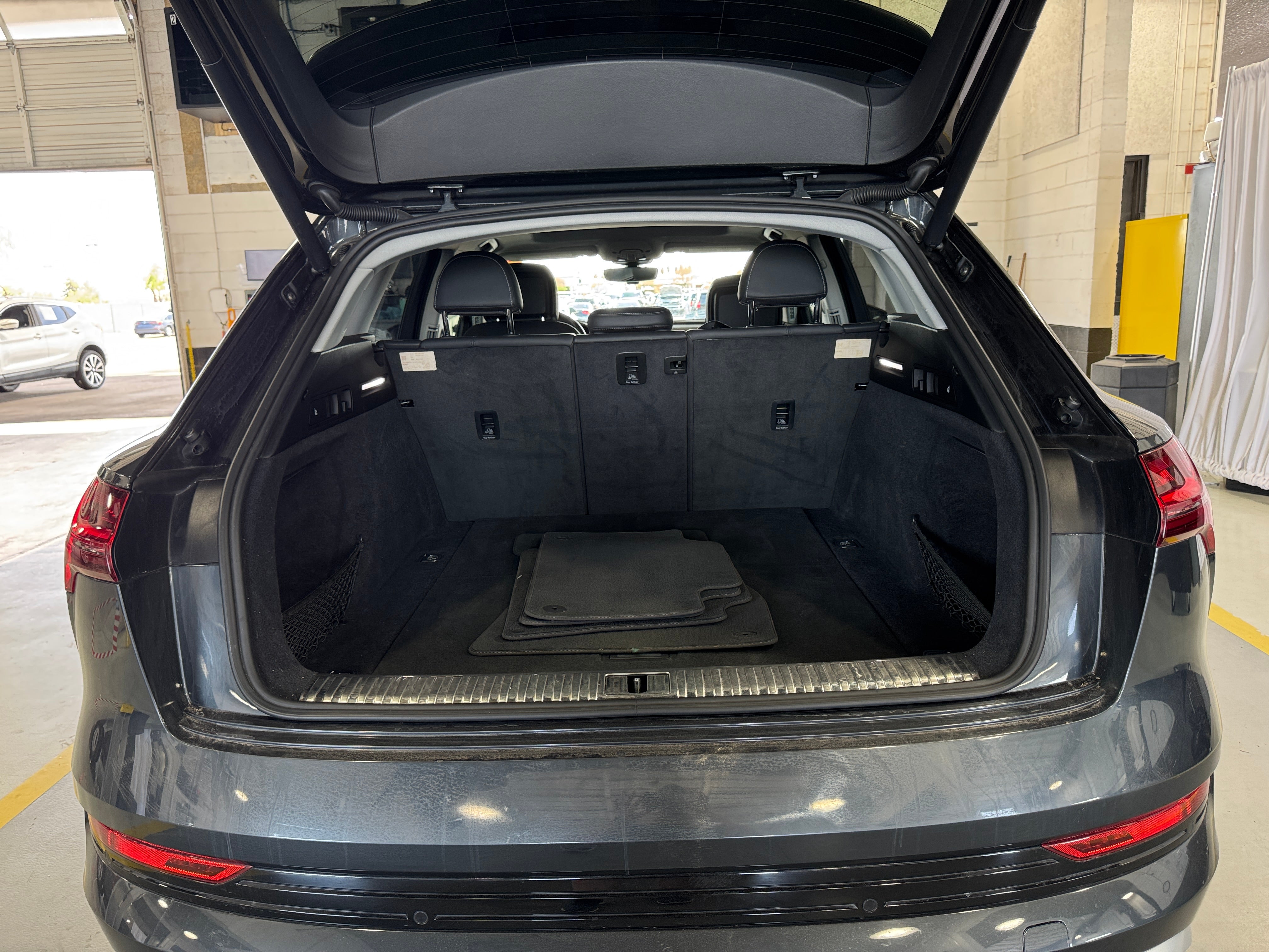 2019 Audi e-tron Prestige 6