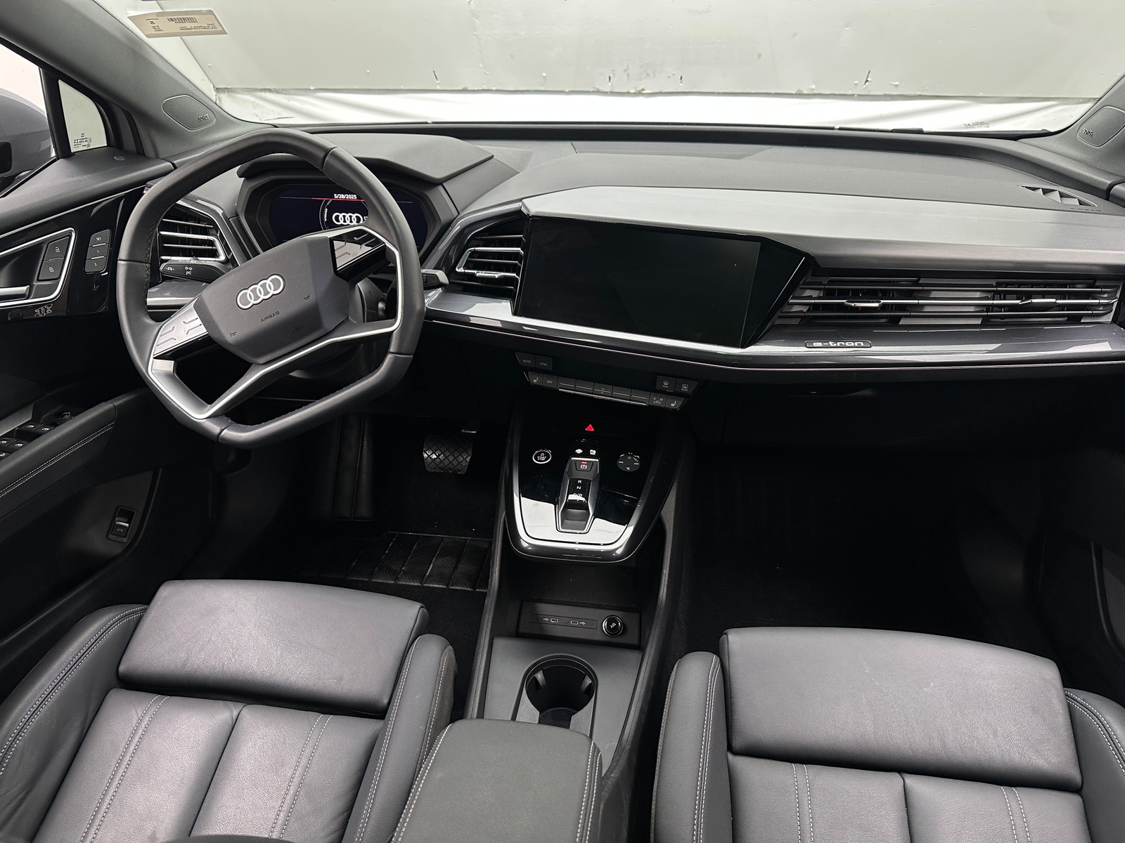 Thumbnail: 2023 Audi Q4 e-tron - 2