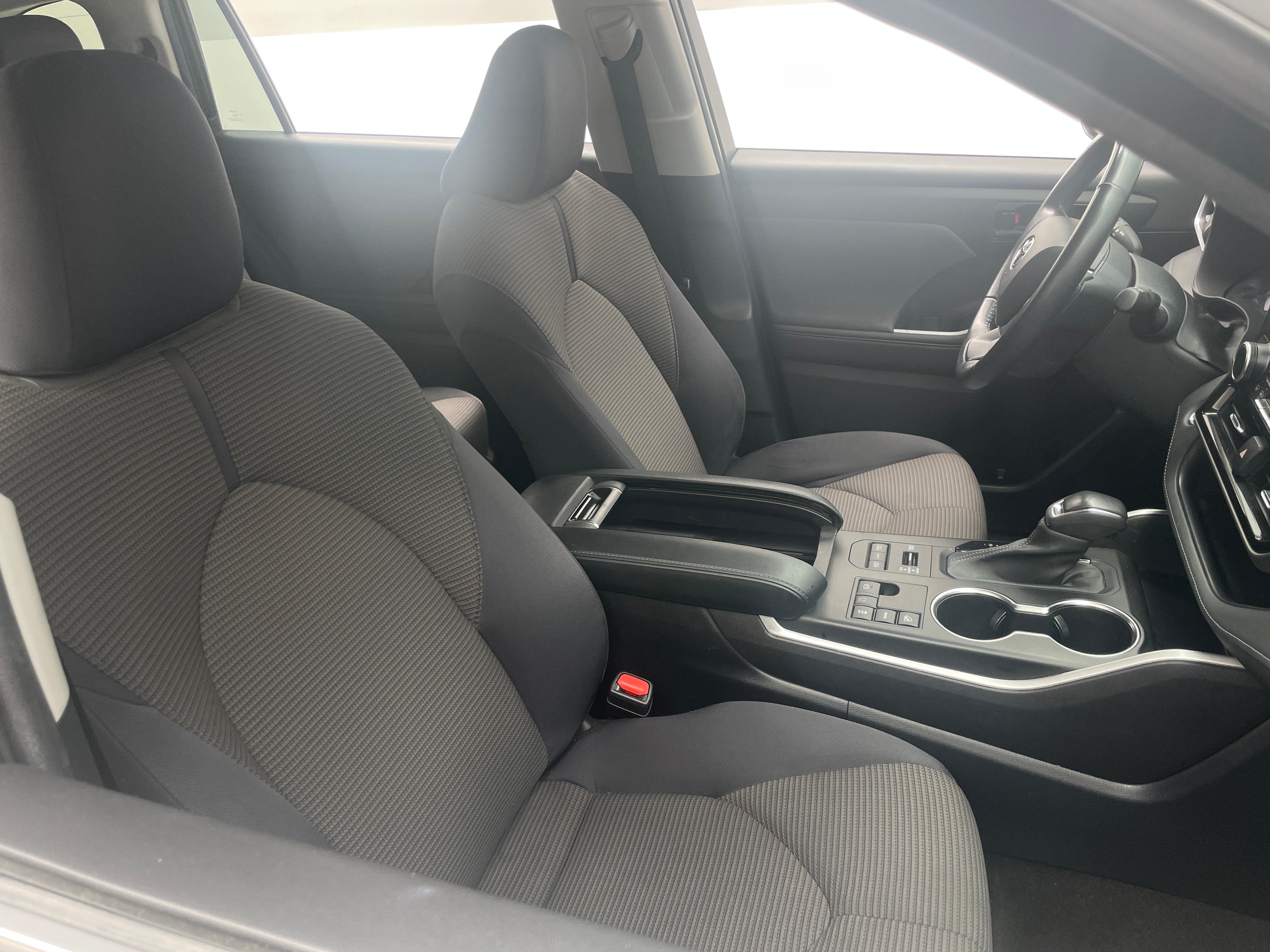 2023 Toyota Highlander LE 2