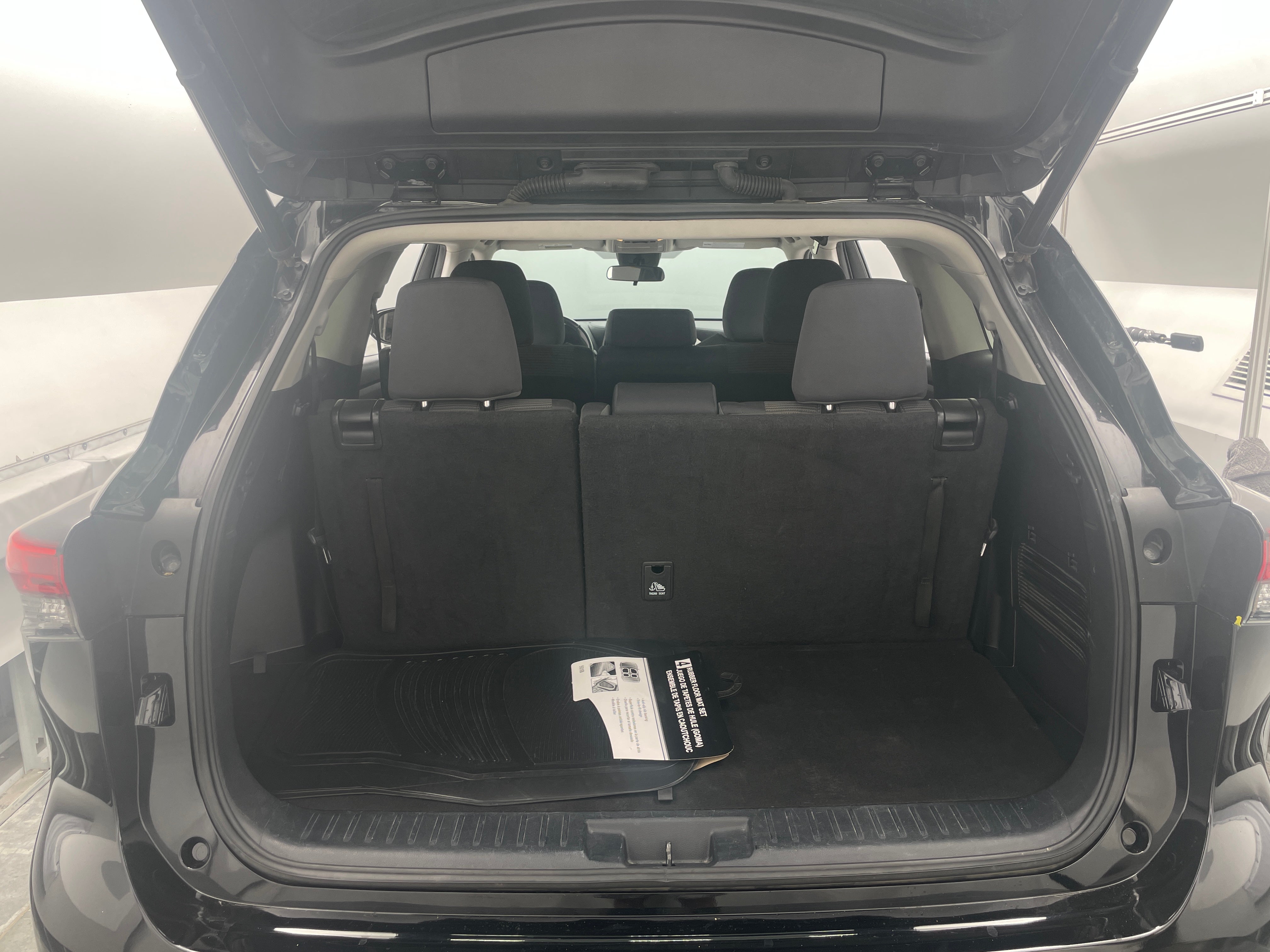 2023 Toyota Highlander LE 7
