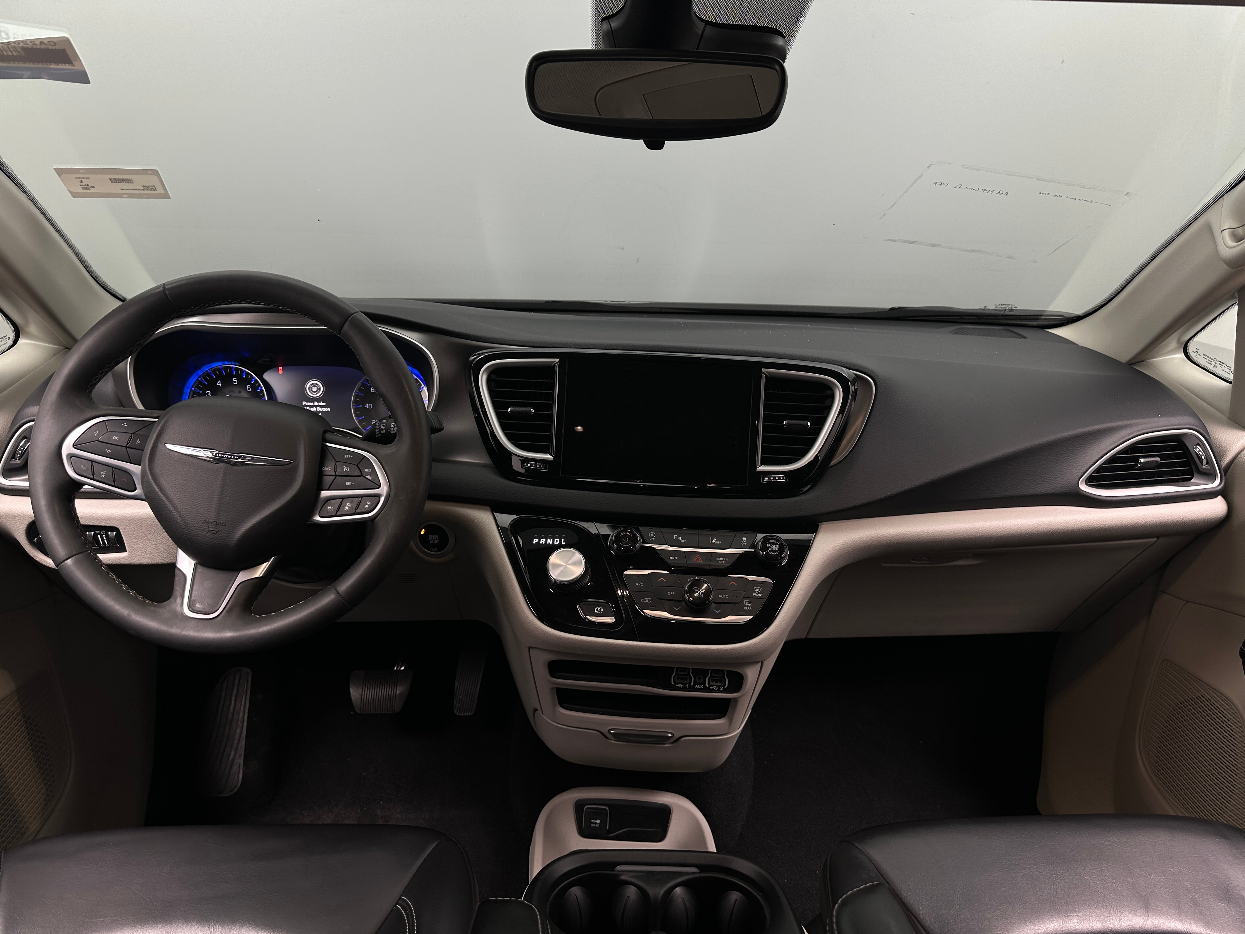 2023 Chrysler Pacifica Touring L 2