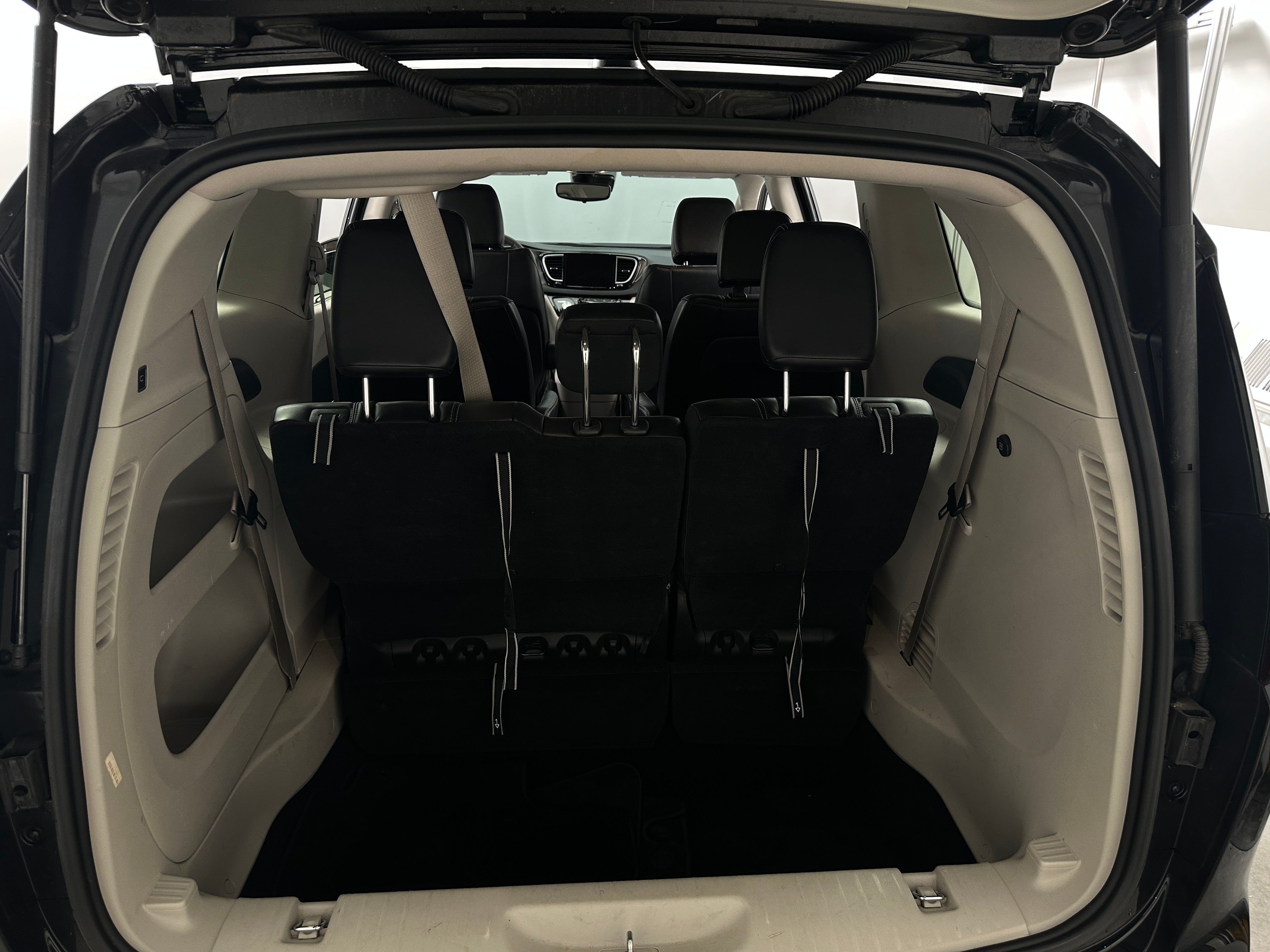 2023 Chrysler Pacifica Touring L 6