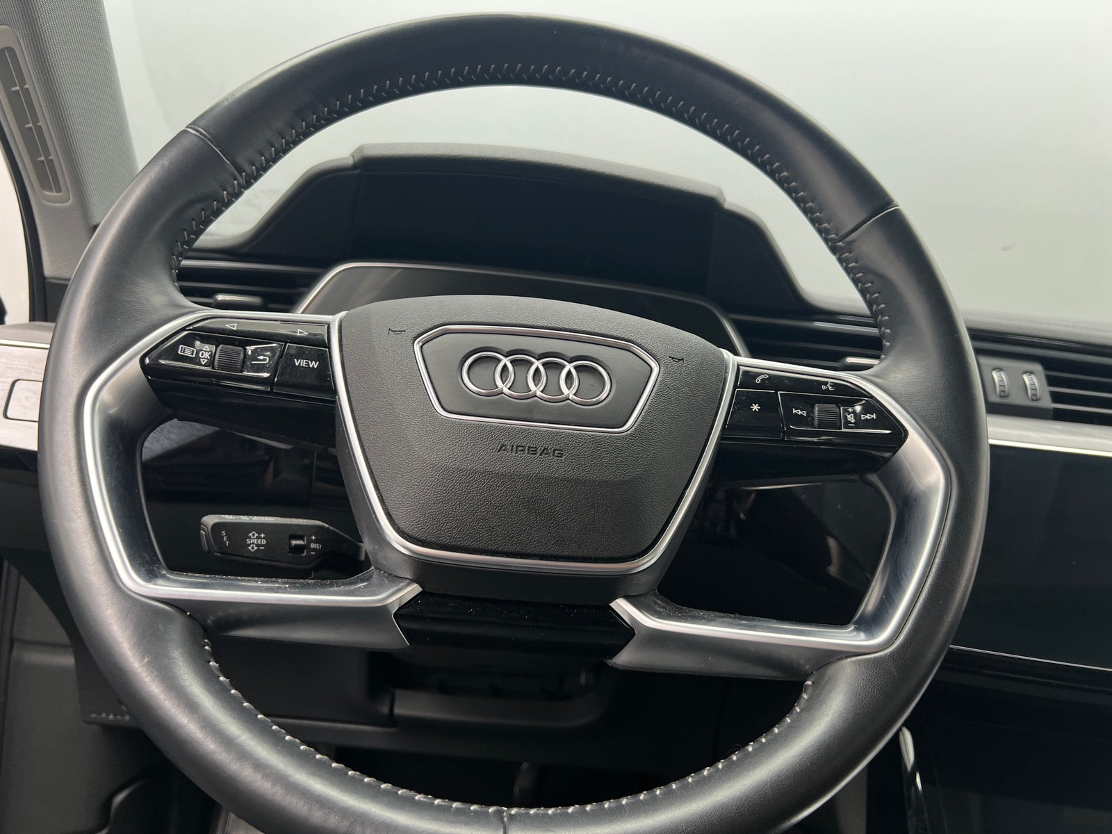 Thumbnail: 2021 Audi e-tron S - 4