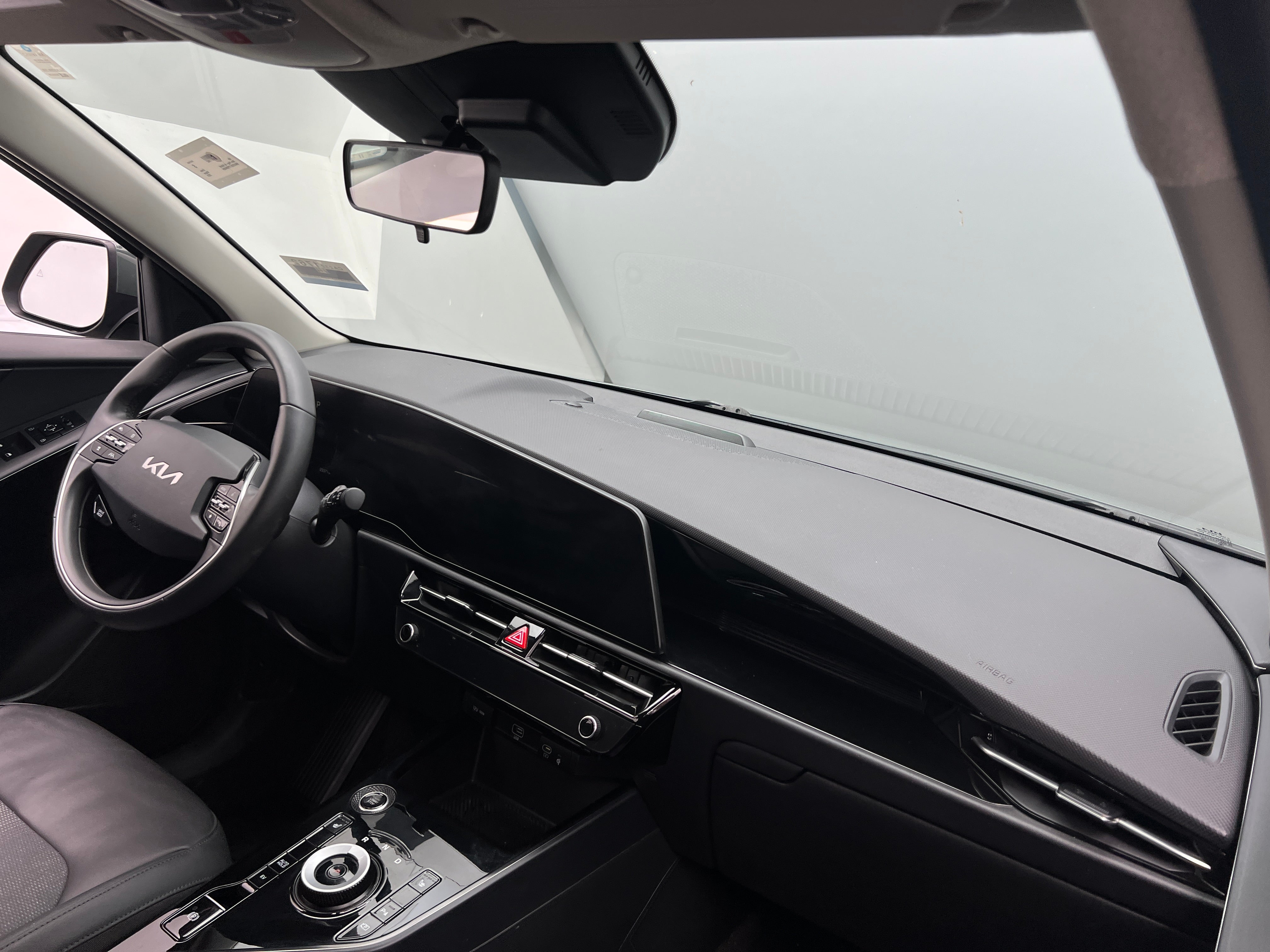 2023 Kia Niro EX 2