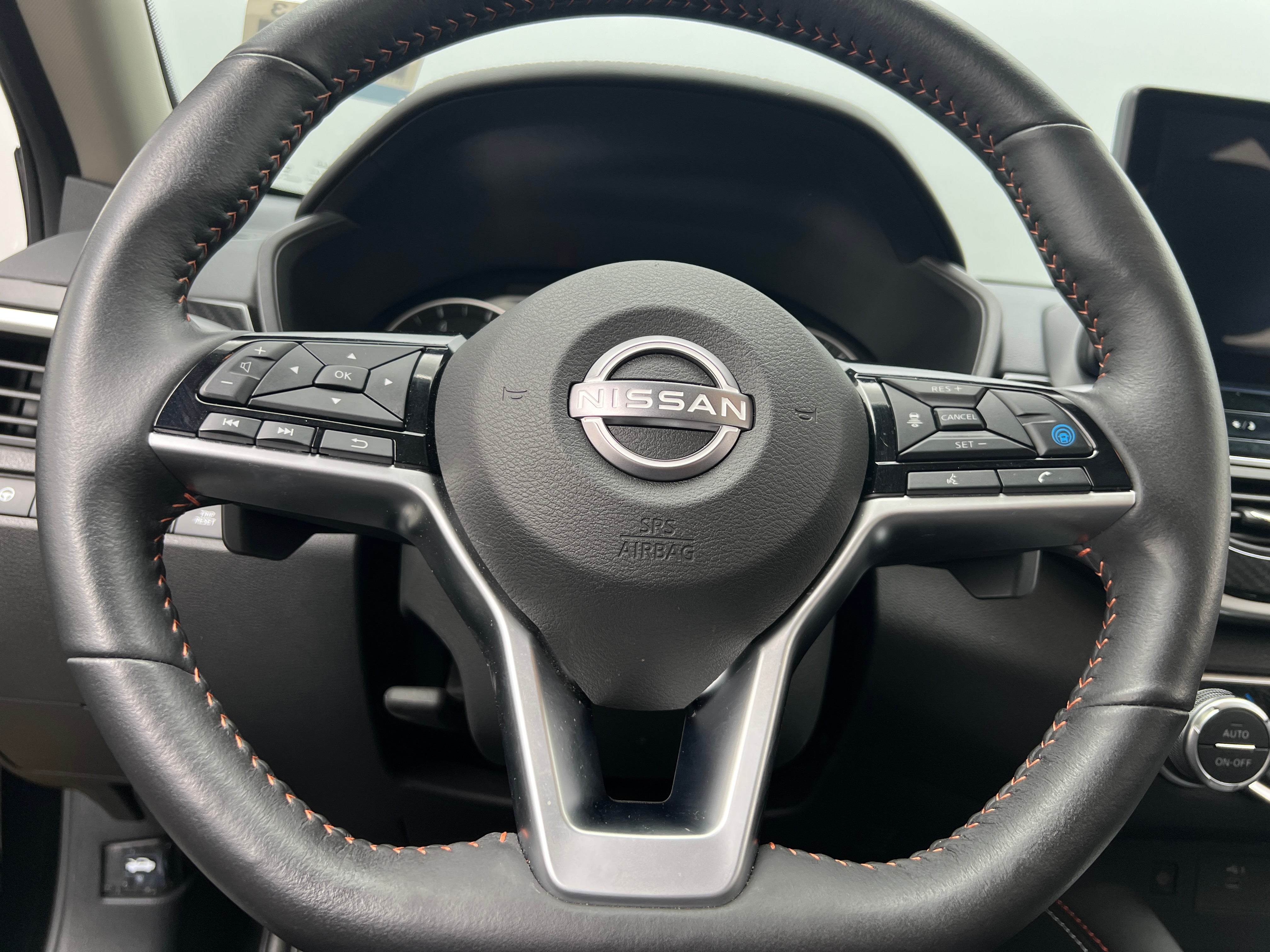 2023 Nissan Altima SR 4