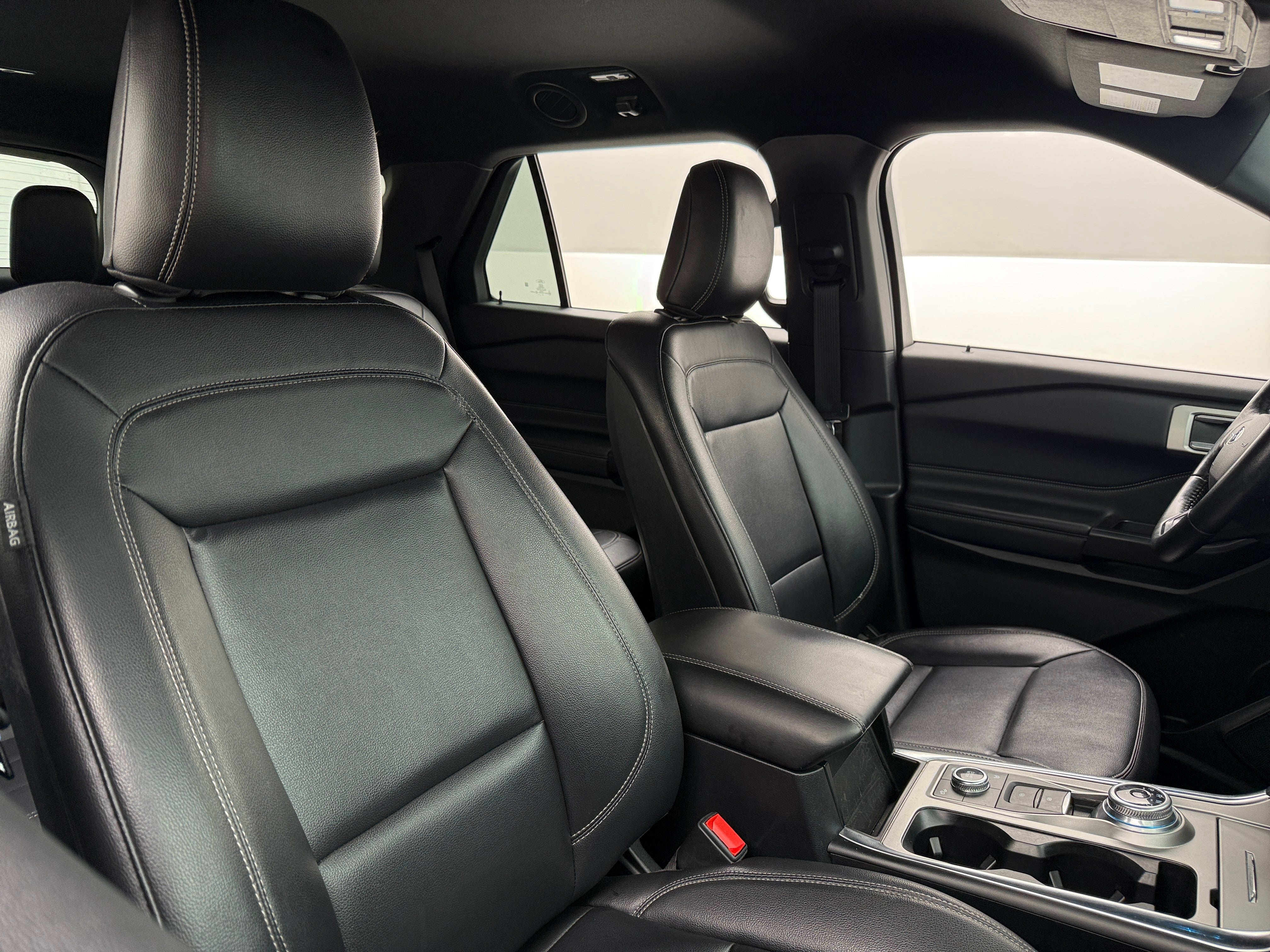2020 Ford Explorer XLT 2