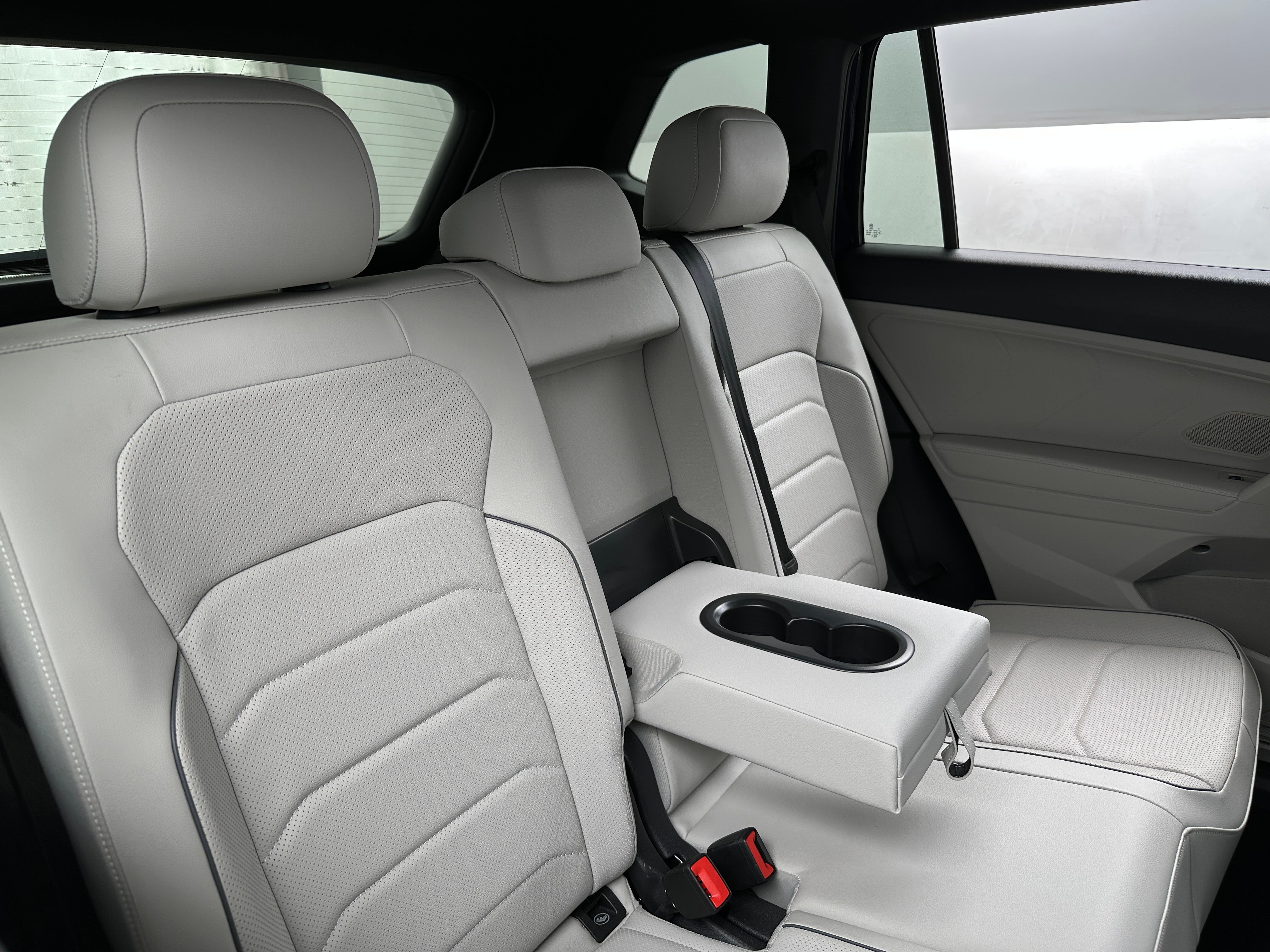 2022 Volkswagen Tiguan SE R-Line 5
