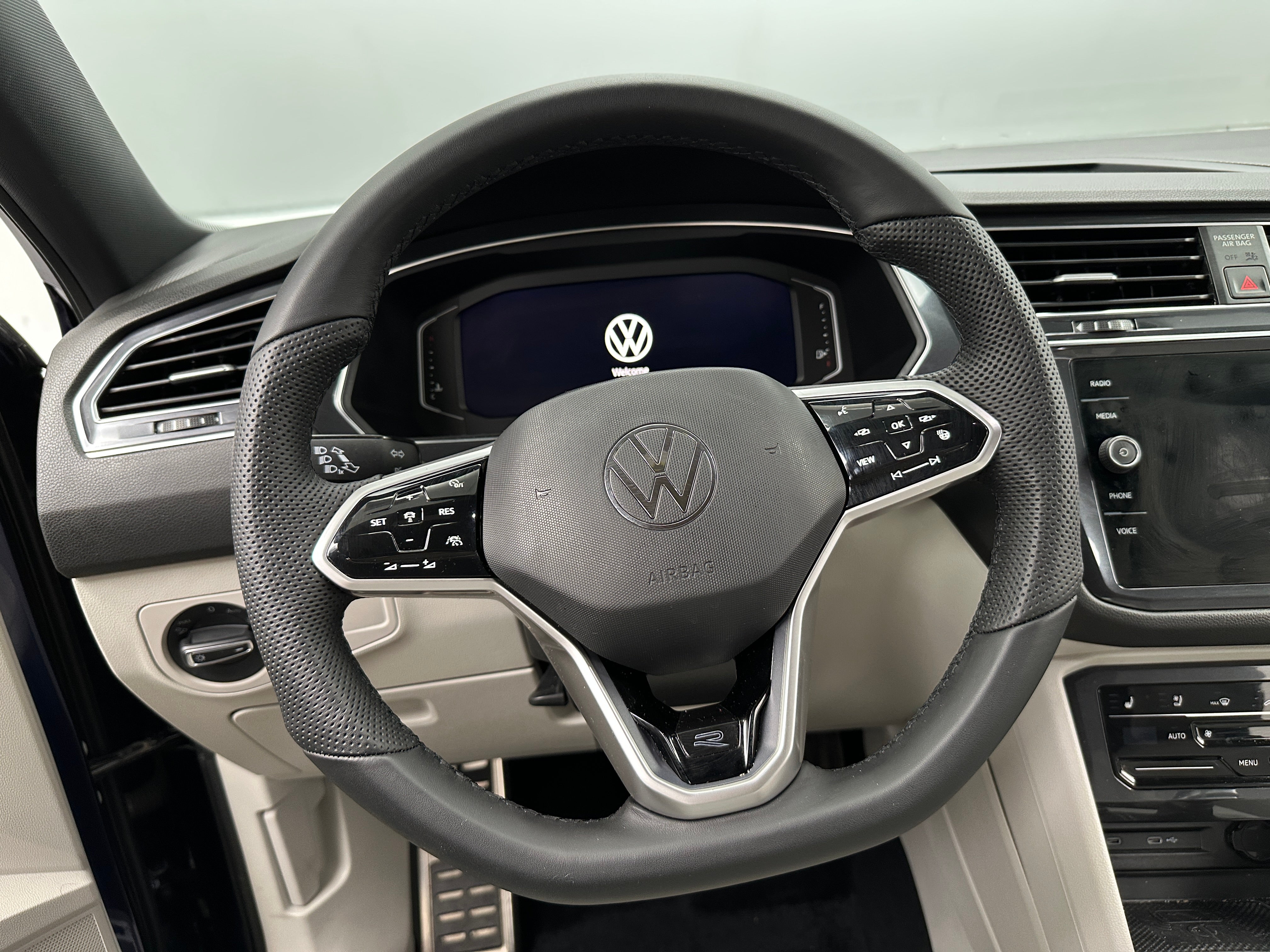 2022 Volkswagen Tiguan SE R-Line 4