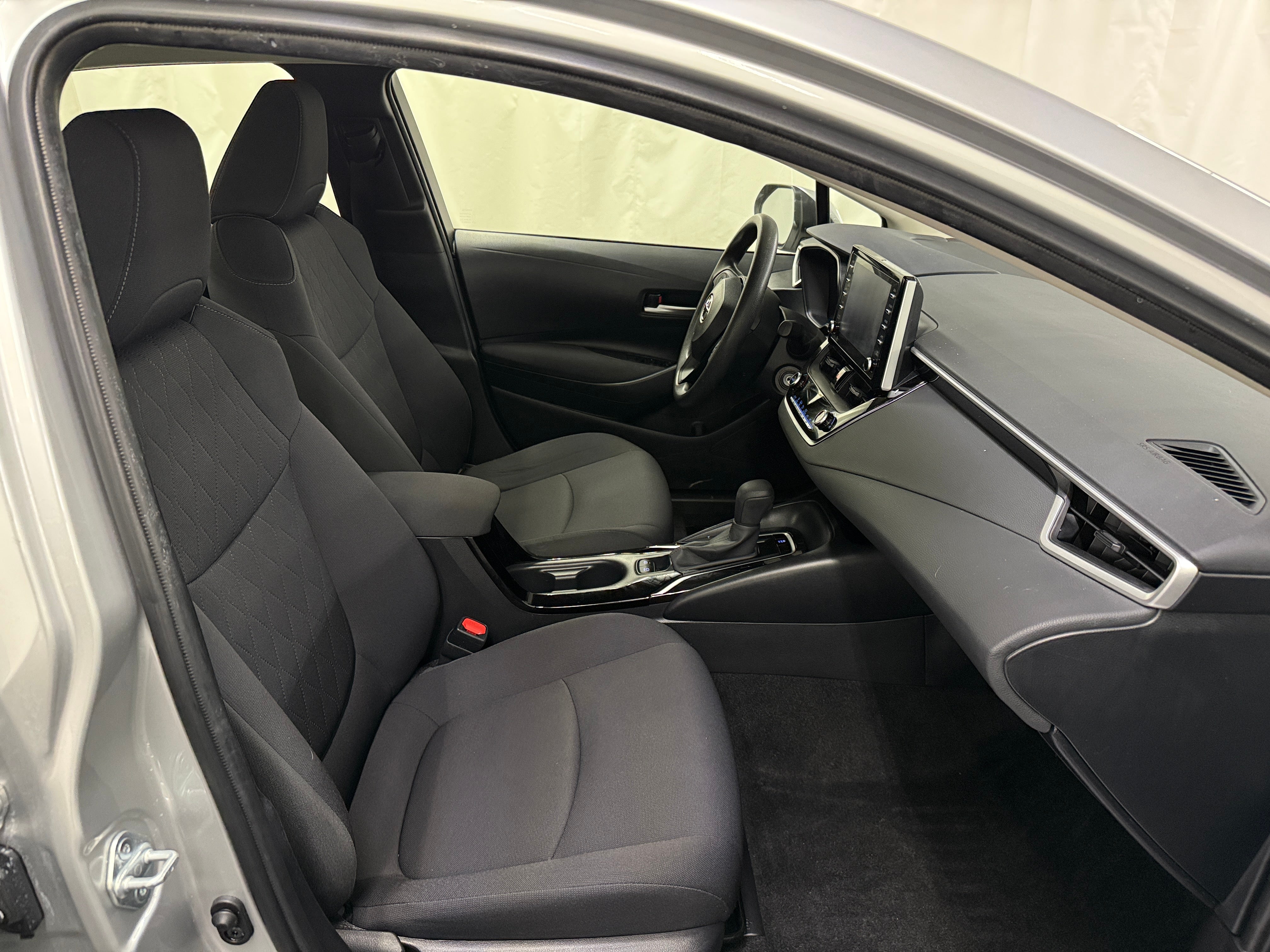 2021 Toyota Corolla LE 2