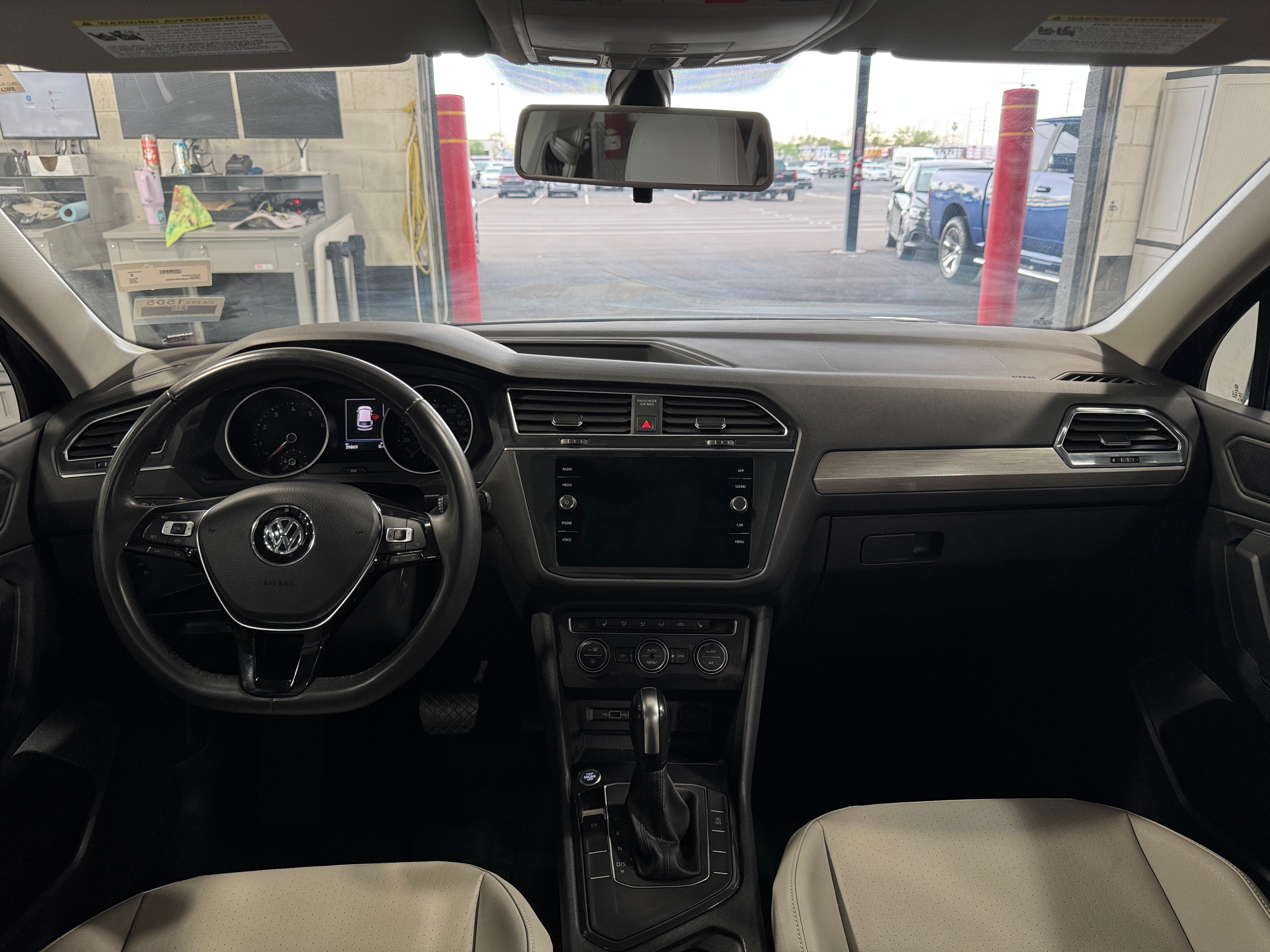 2020 Volkswagen Tiguan SE 2