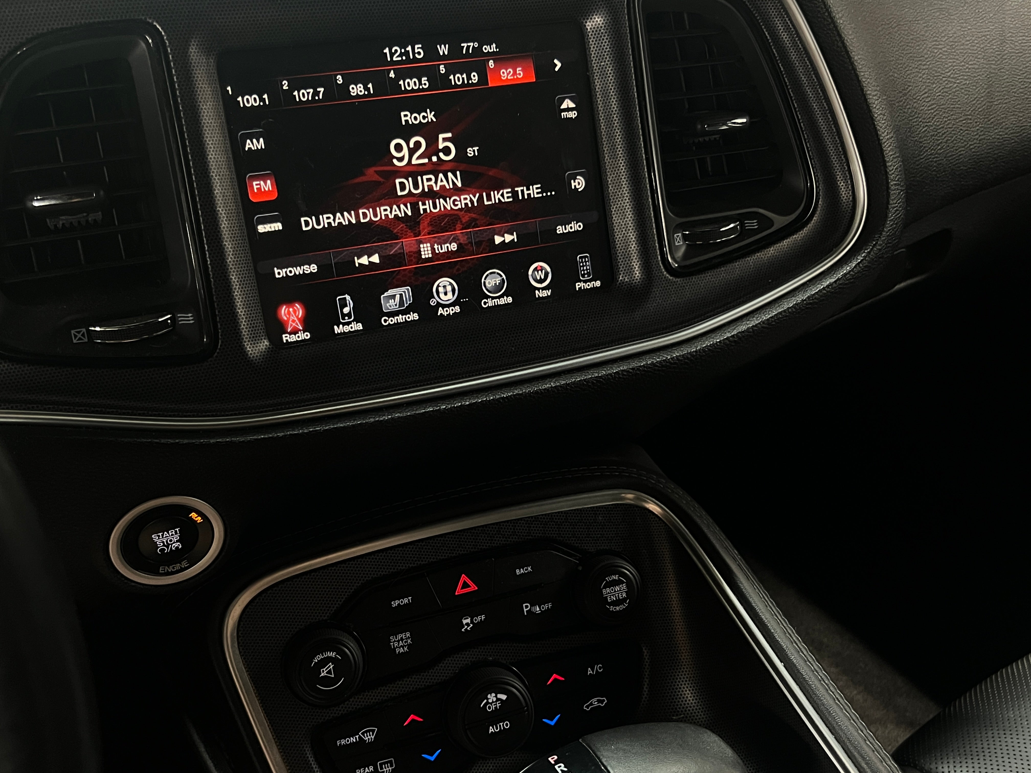 2015 Dodge Challenger SXT 2