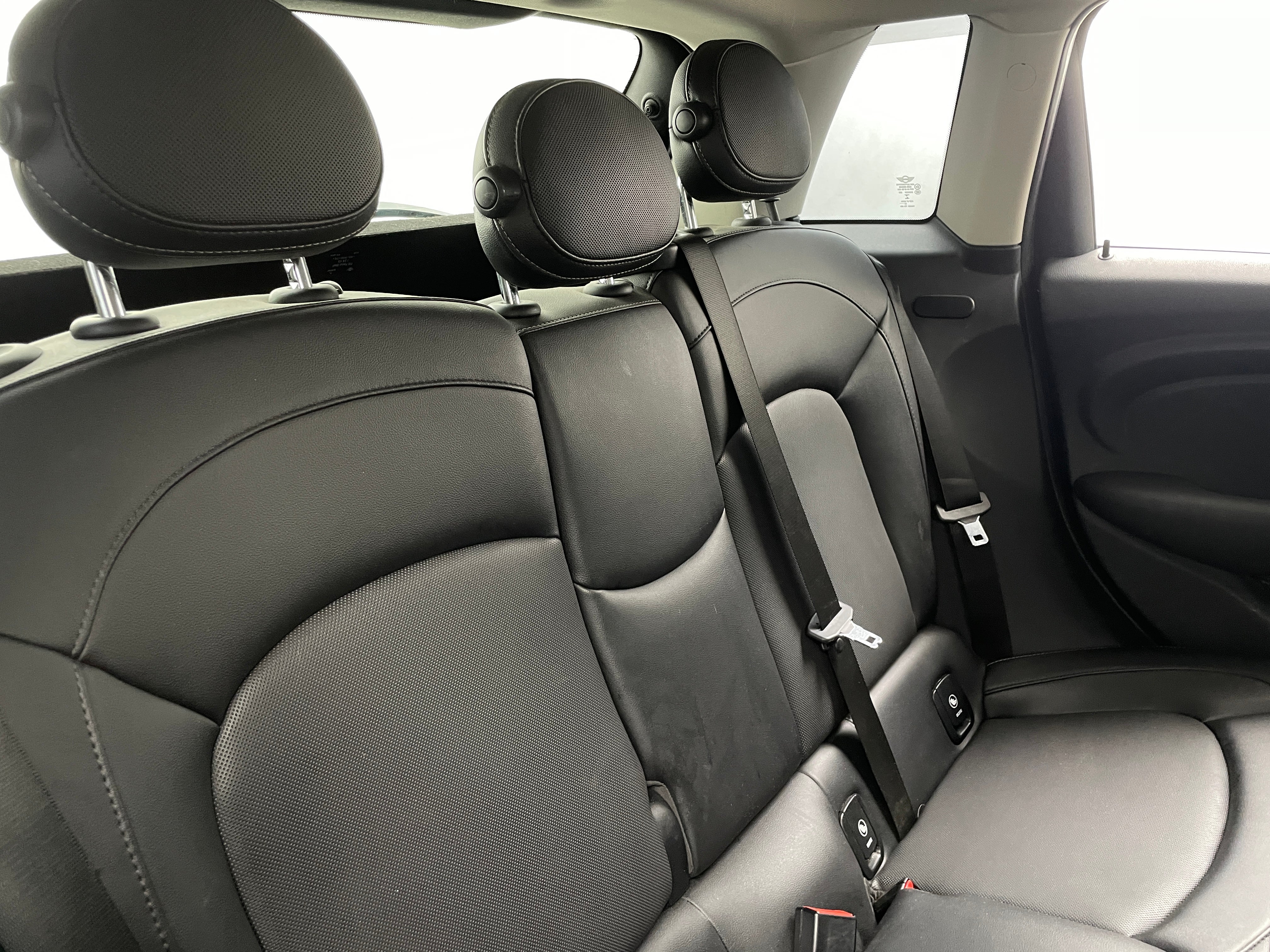 2015 MINI Cooper Hardtop 4 Door 5