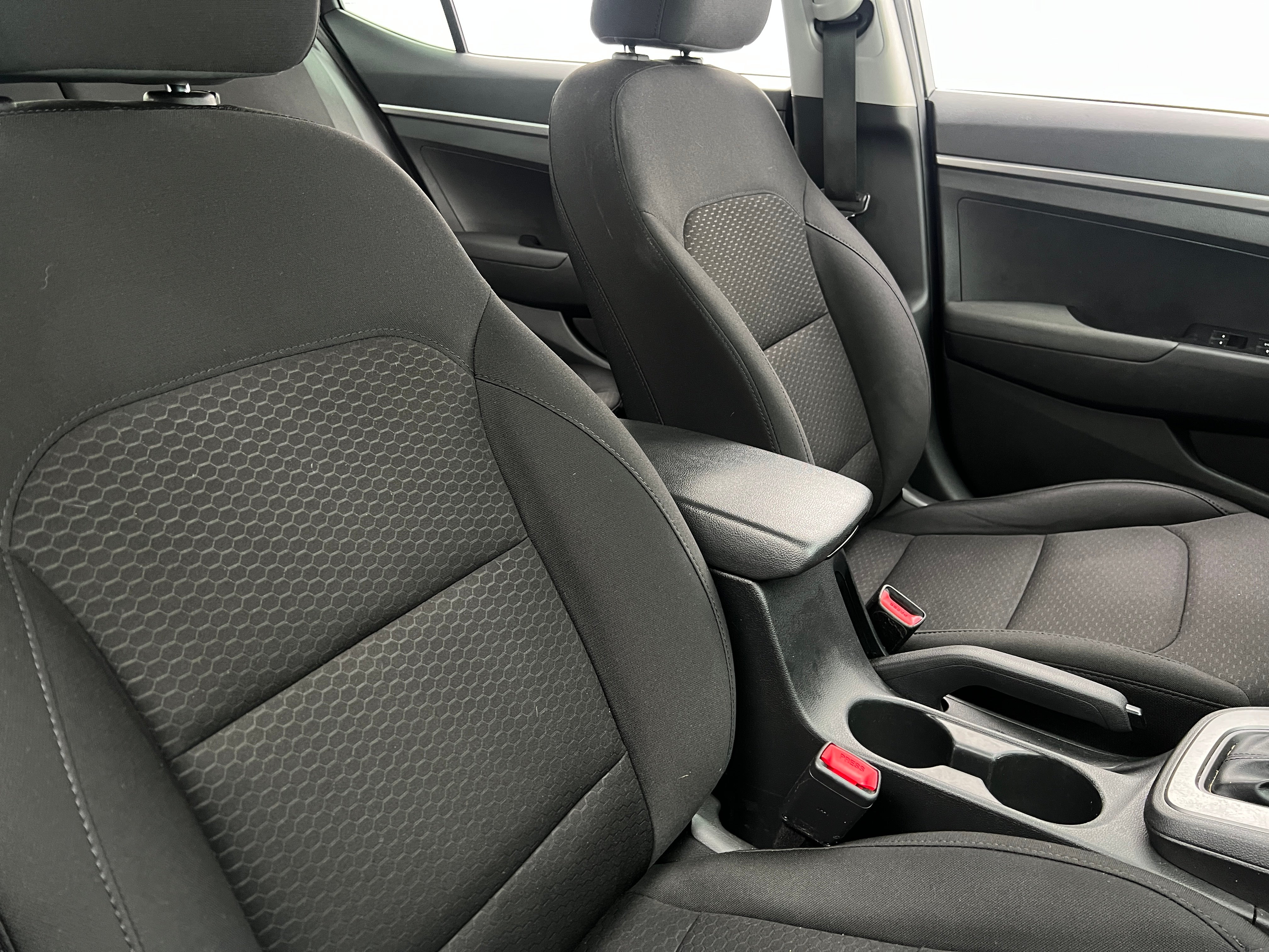 2019 Hyundai Elantra SE 2