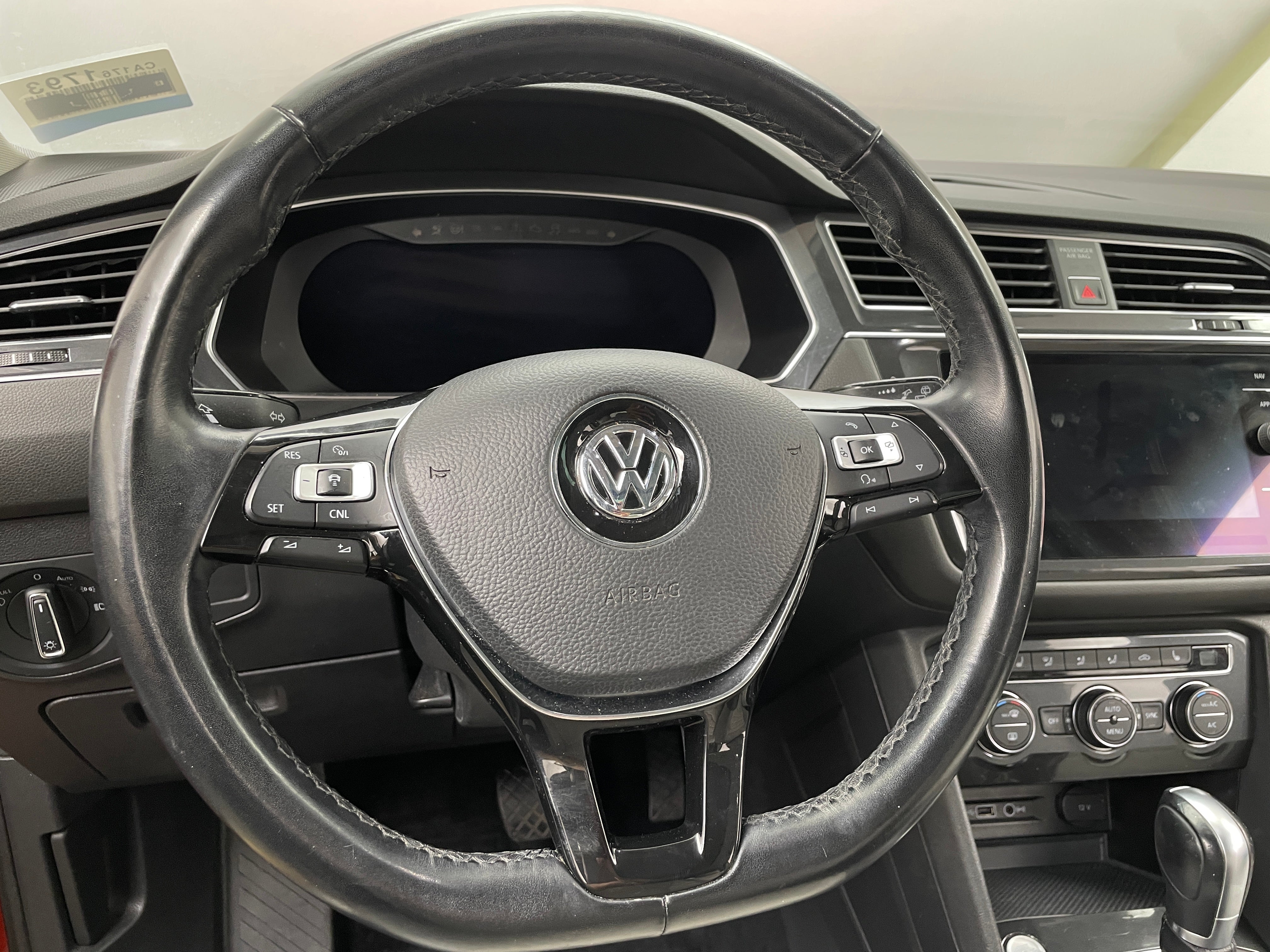 2018 Volkswagen Tiguan SEL 4