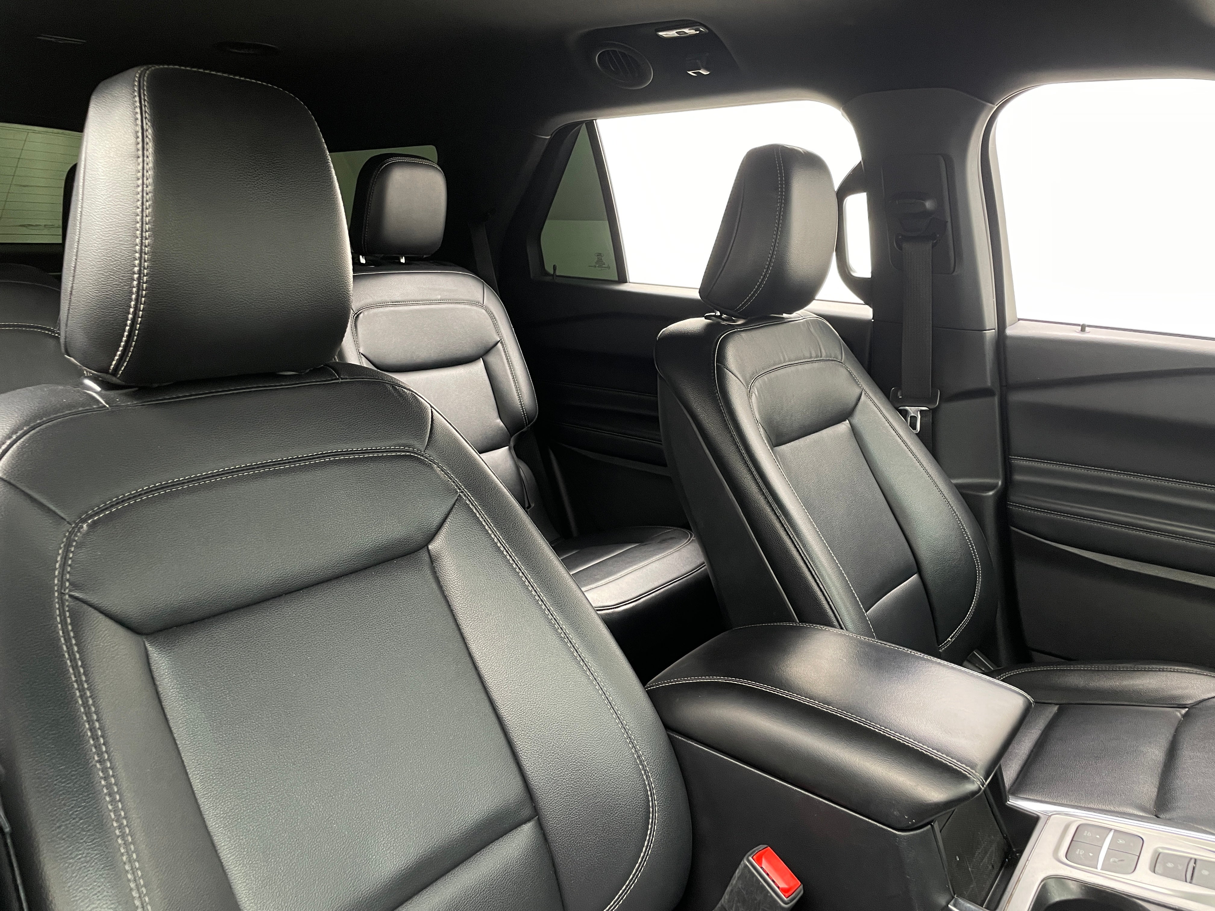 2020 Ford Explorer XLT 2