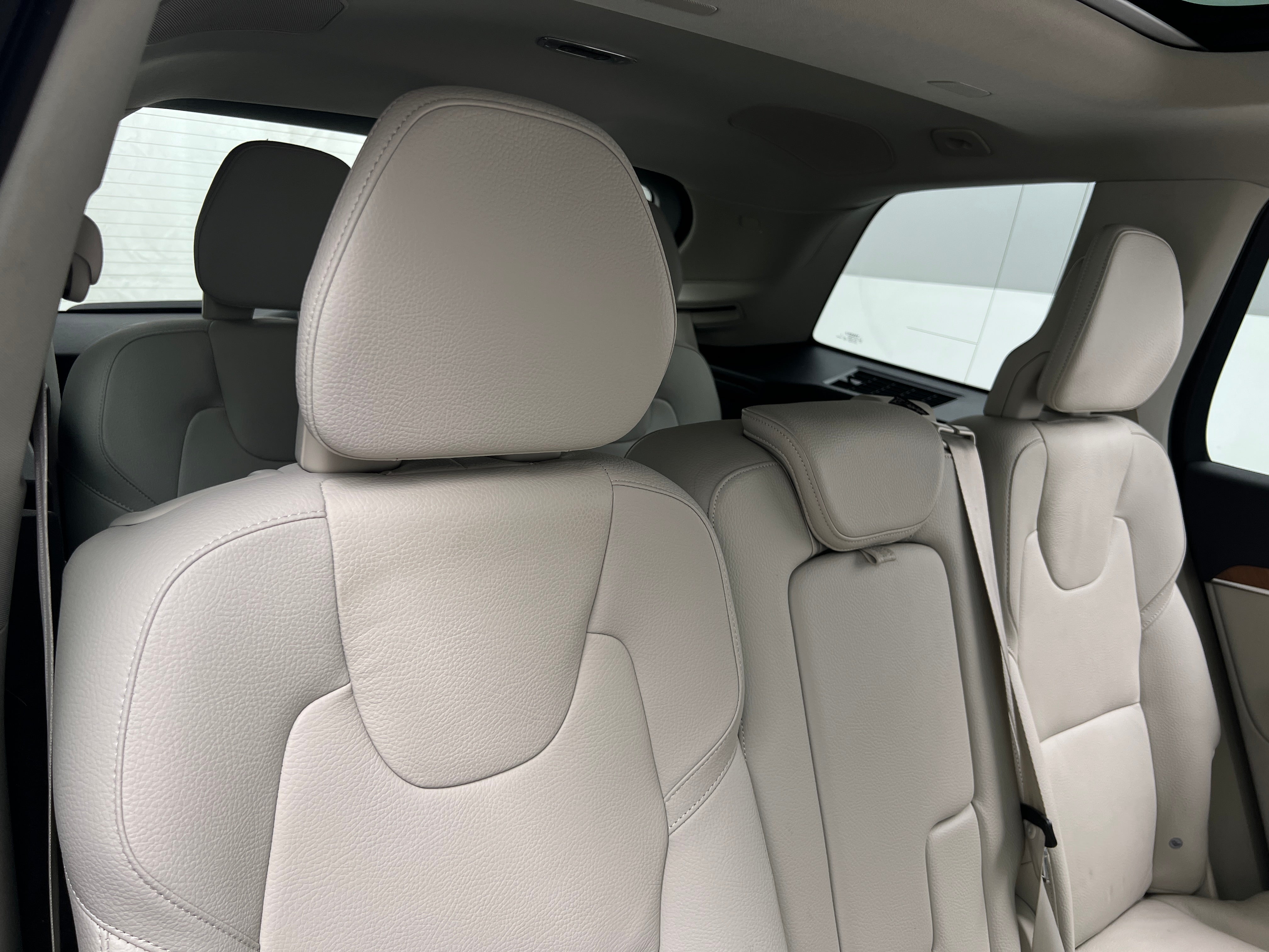 2022 Volvo XC90 T6 Momentum 5