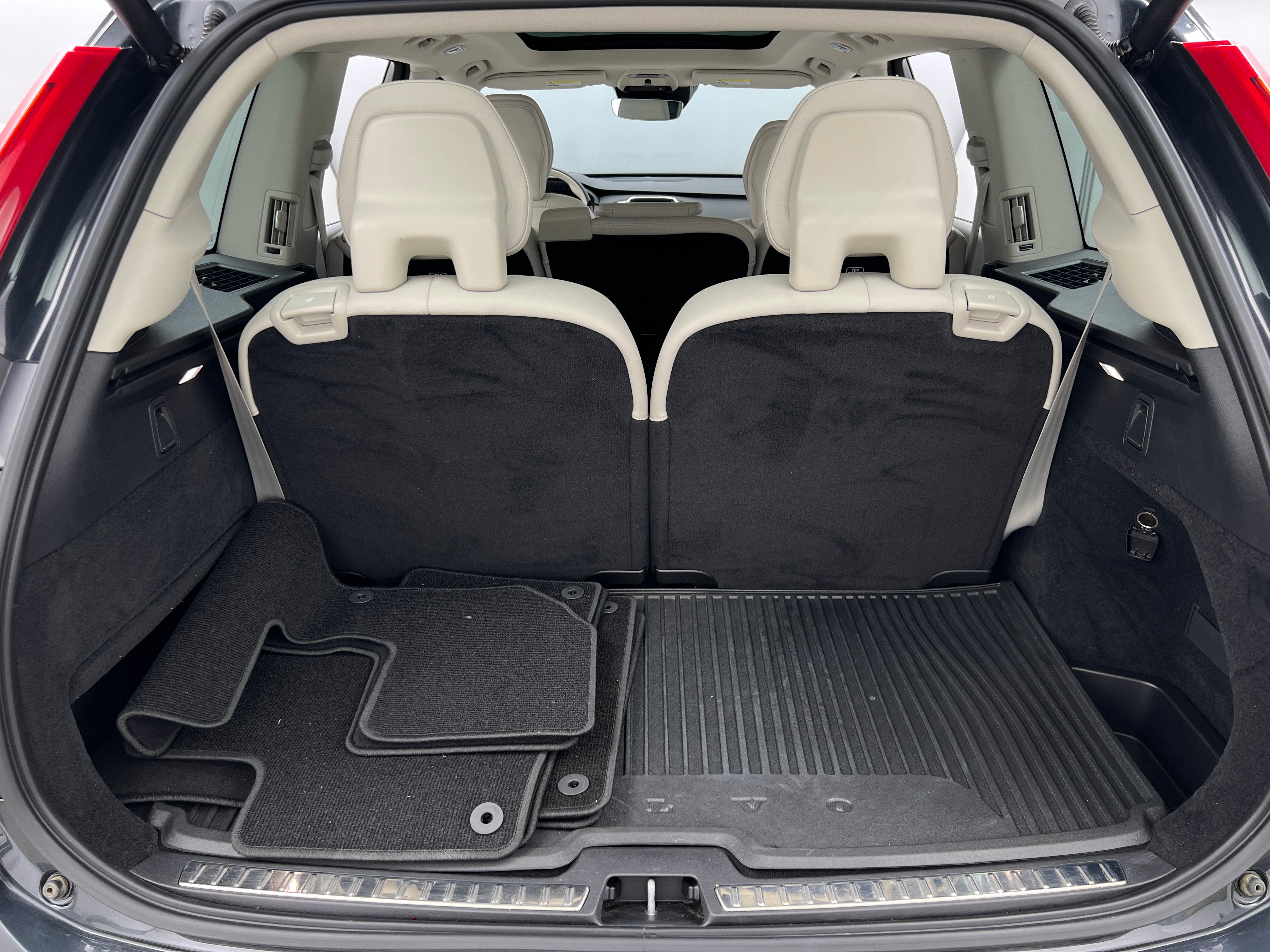 2022 Volvo XC90 T6 Momentum 6