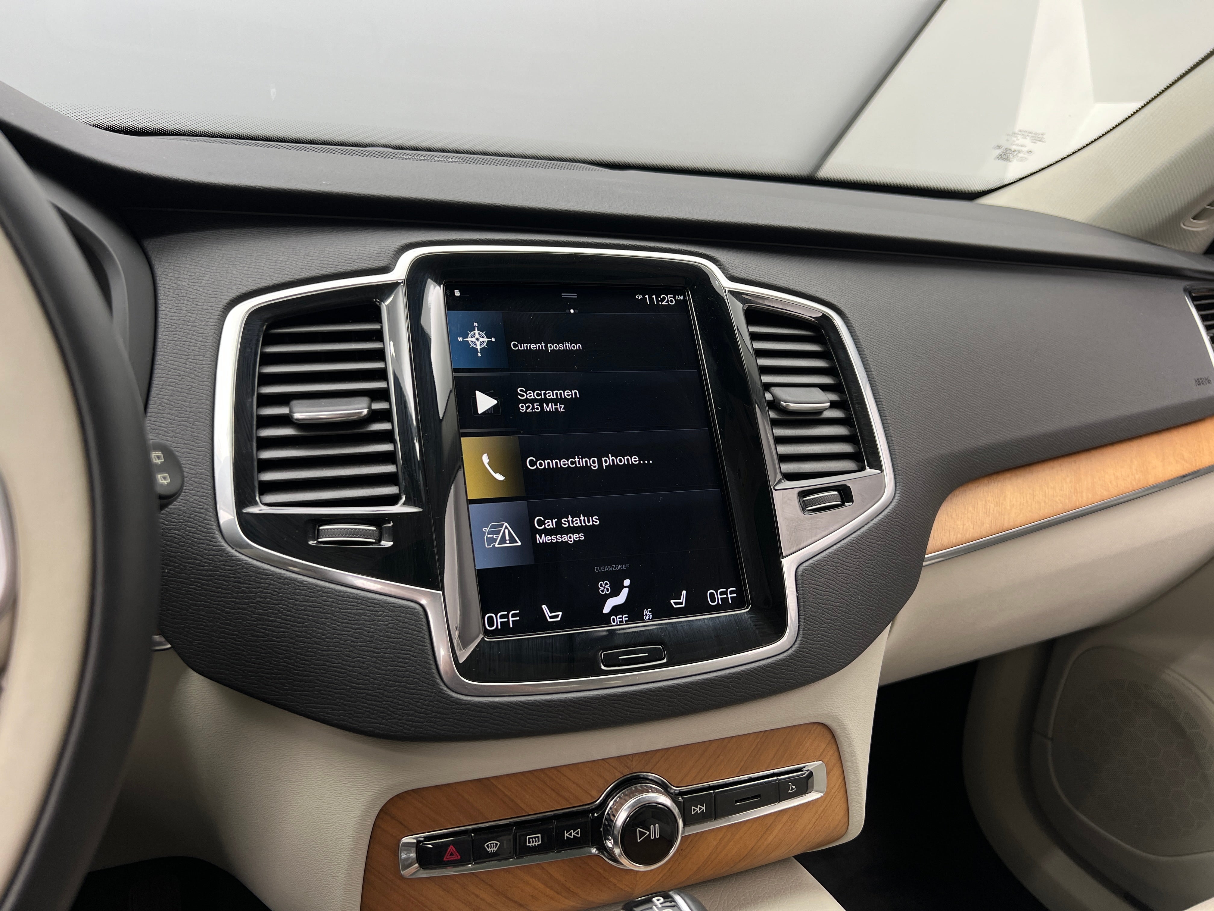 2022 Volvo XC90 T6 Momentum 3