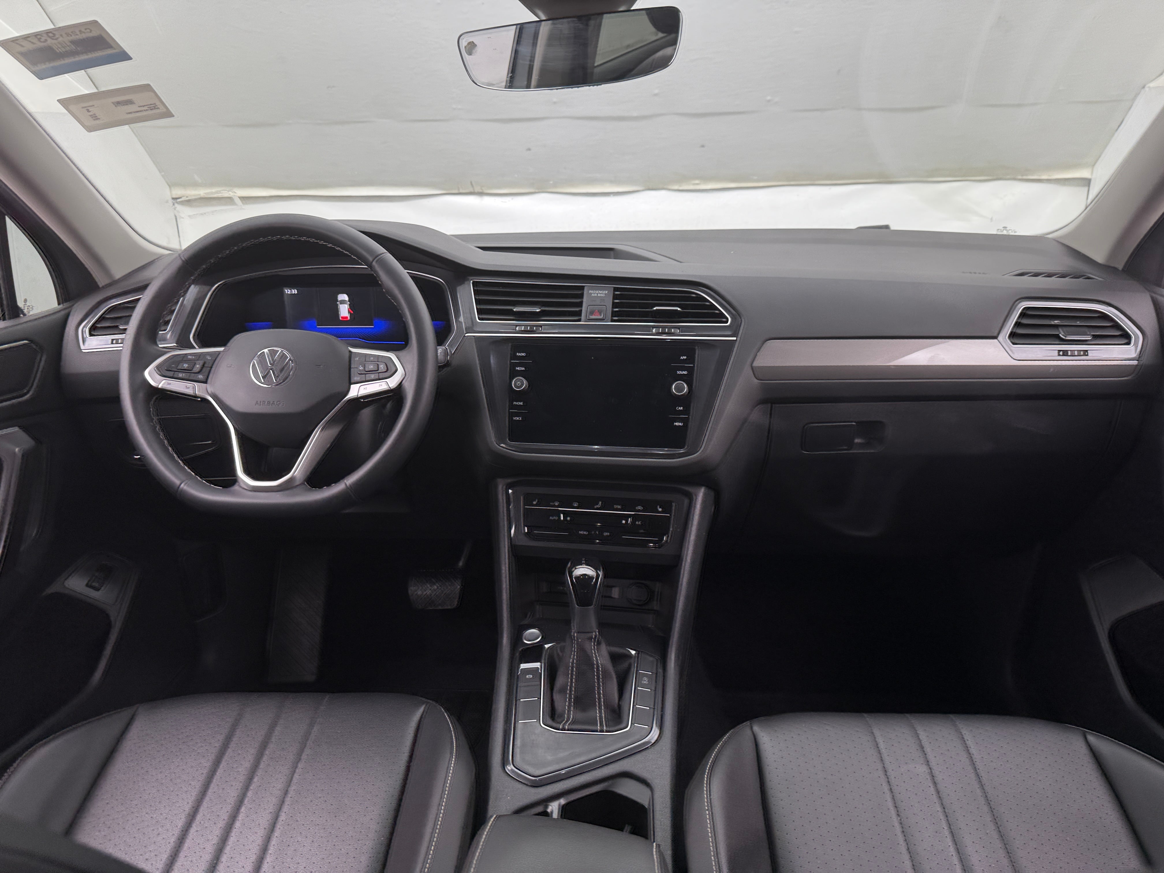2022 Volkswagen Tiguan SE 2