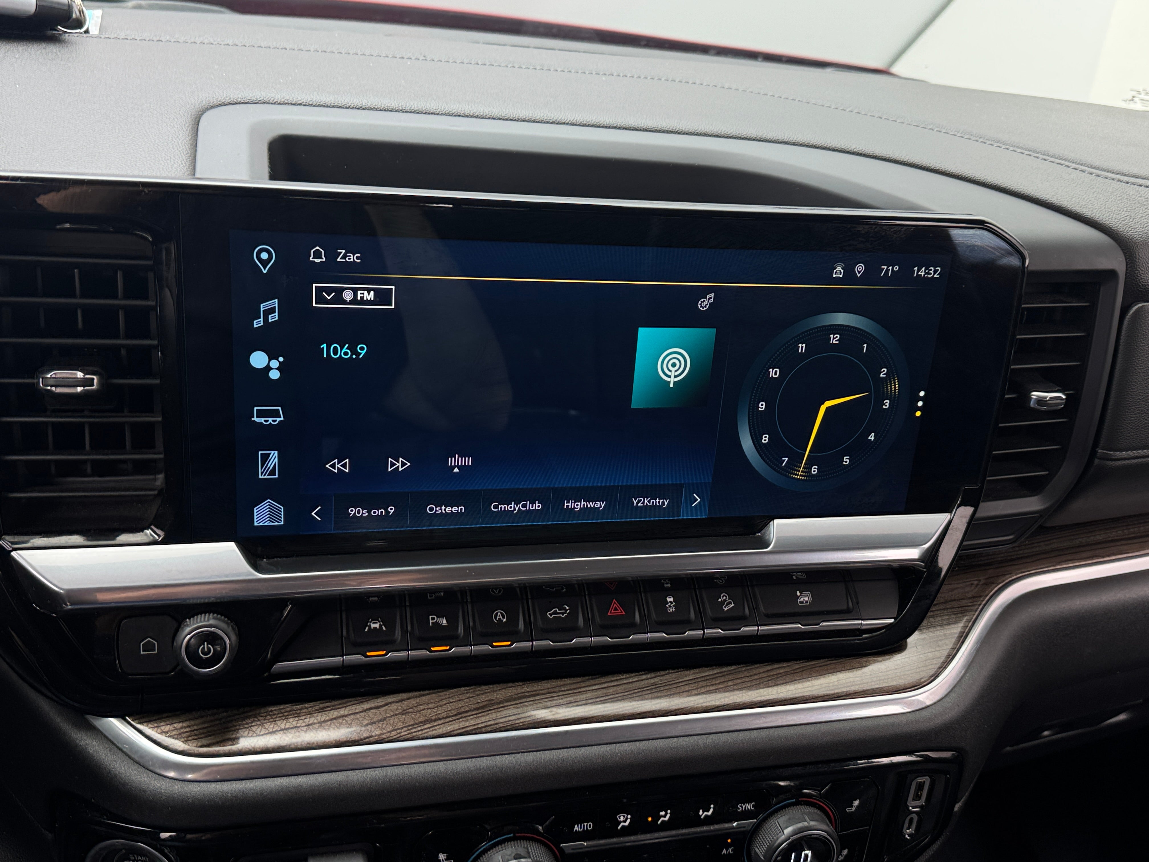 2022 Chevrolet Silverado 1500 RST 4