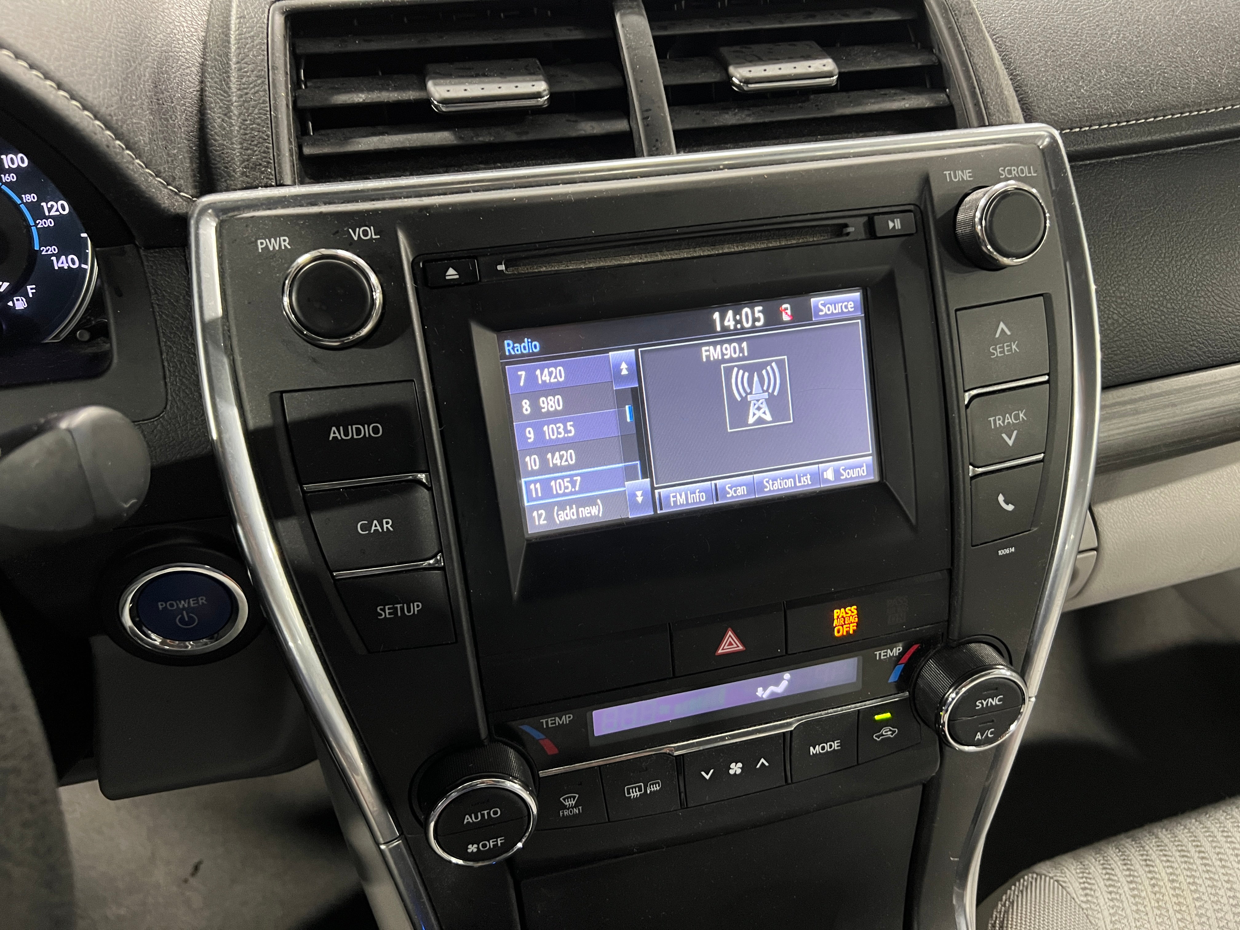 2017 Toyota Camry LE 4