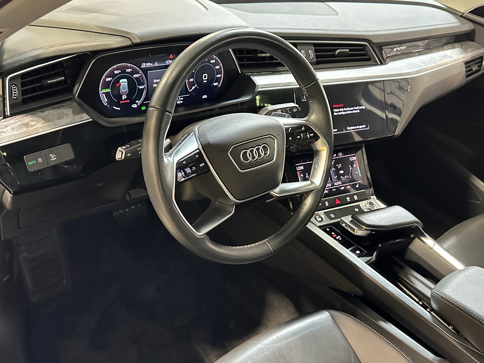 Thumbnail: 2021 Audi e-tron - 2
