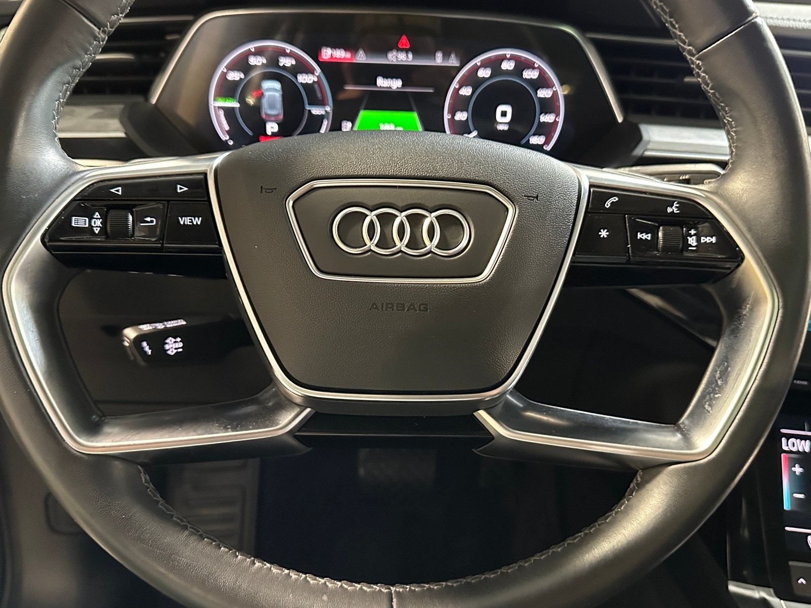 Thumbnail: 2021 Audi e-tron - 4