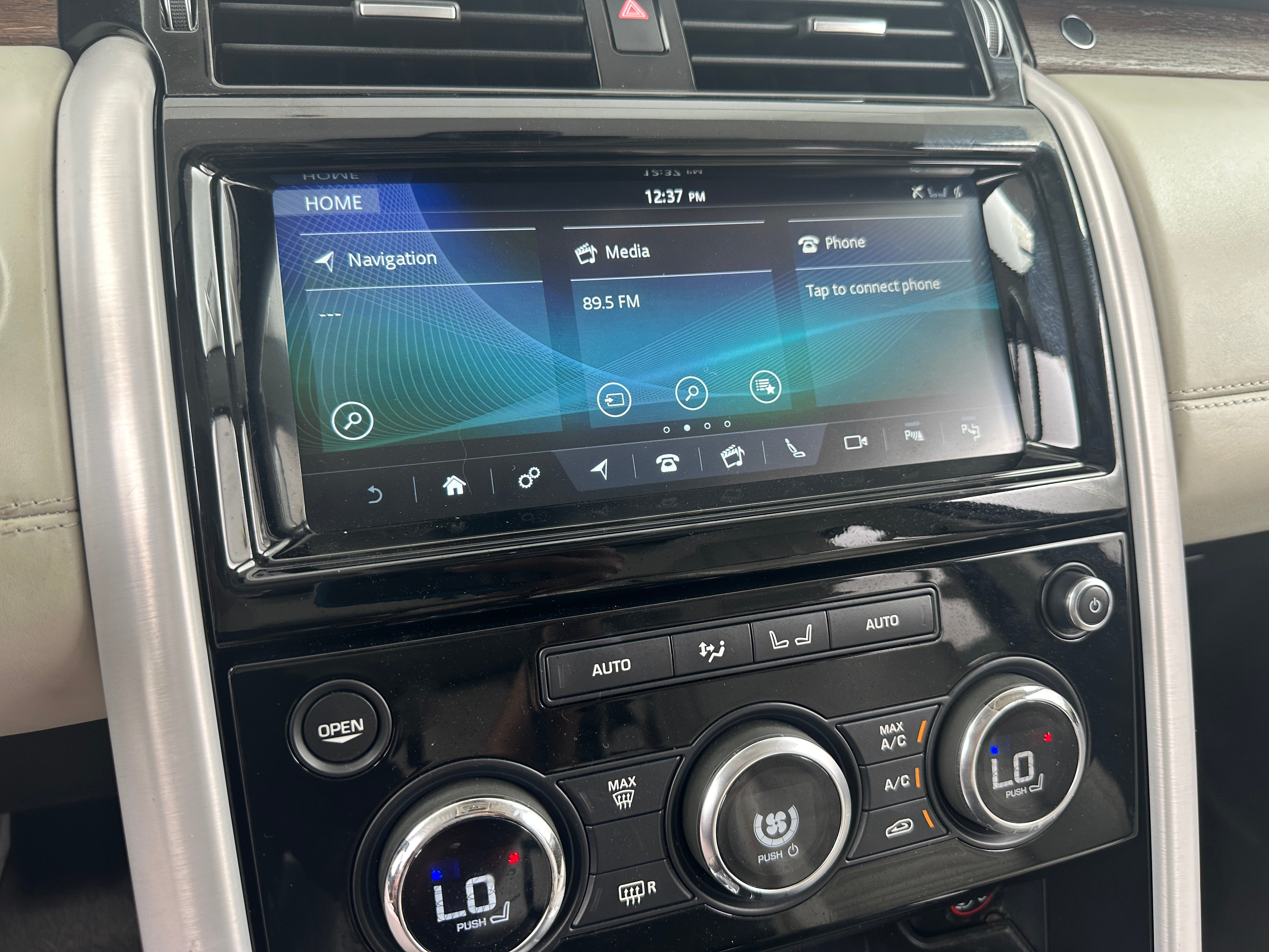 2017 Land Rover Discovery HSE Luxury 3