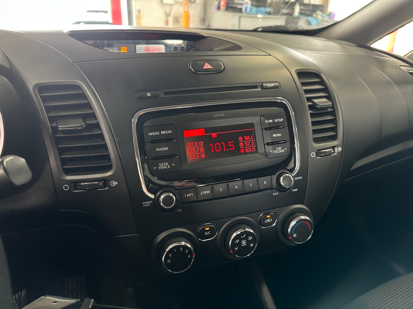 Thumbnail: 2017 Kia Forte - 4