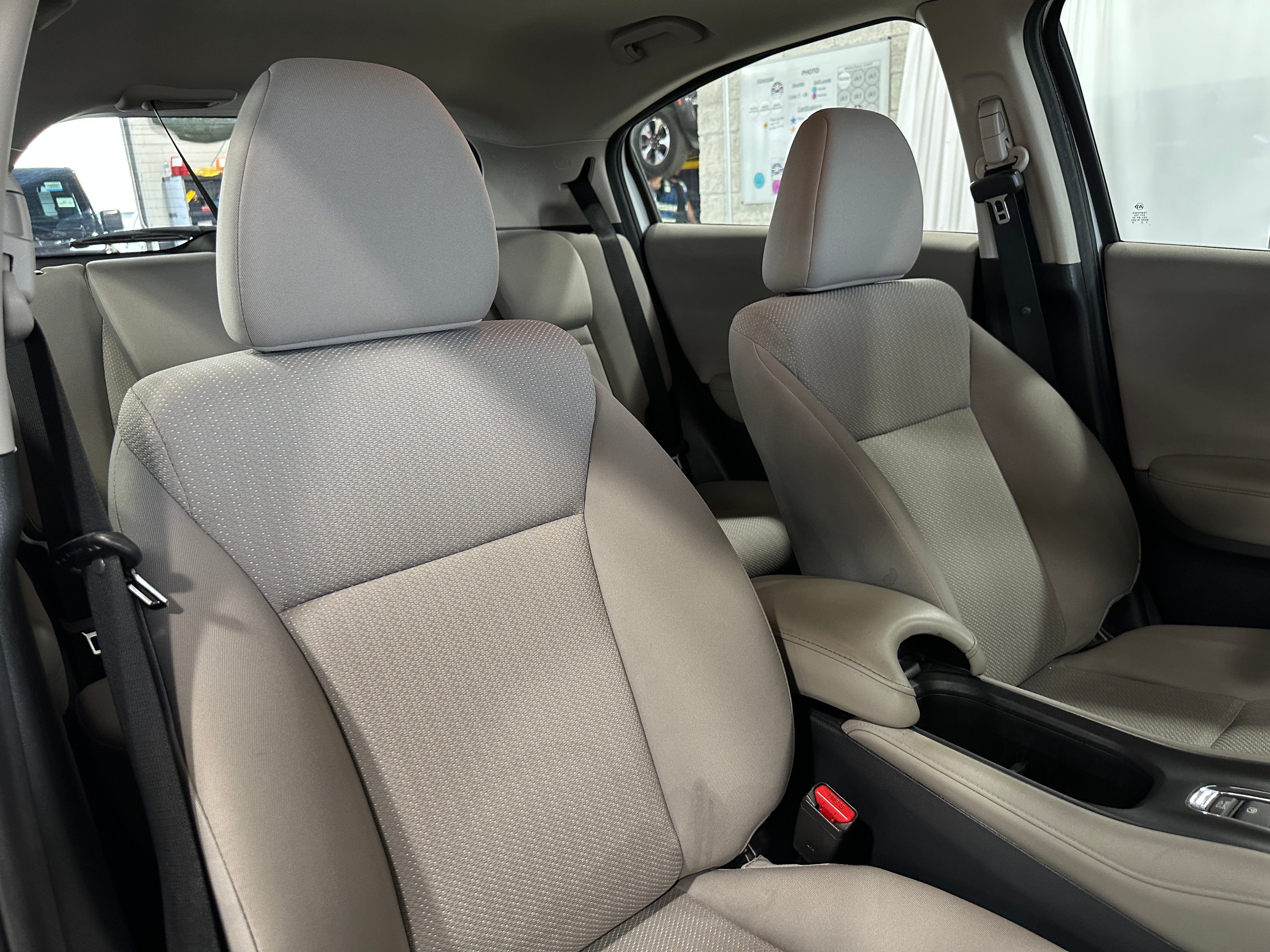 2016 Honda HR-V LX 2