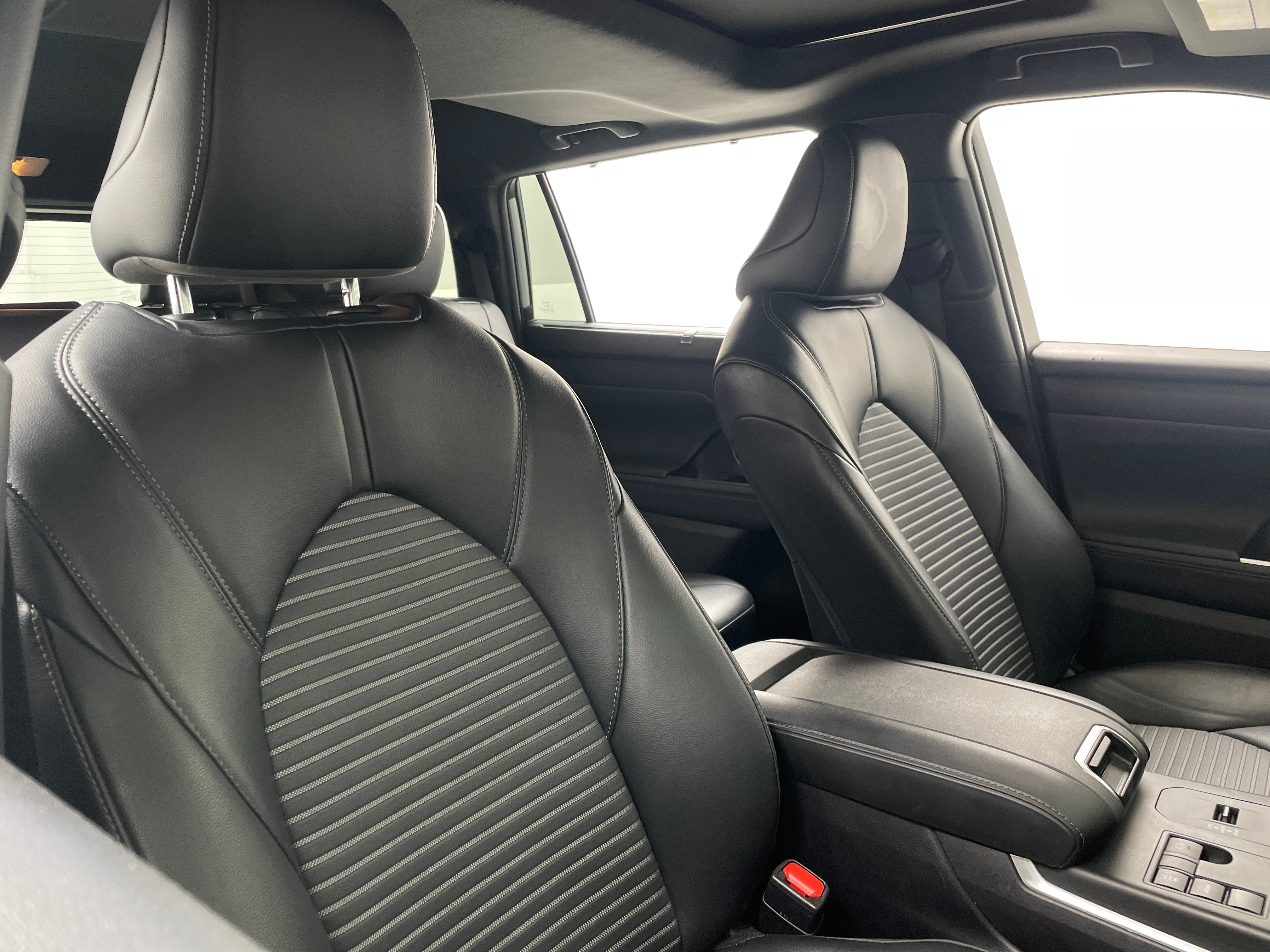 2024 Toyota Highlander XSE 2
