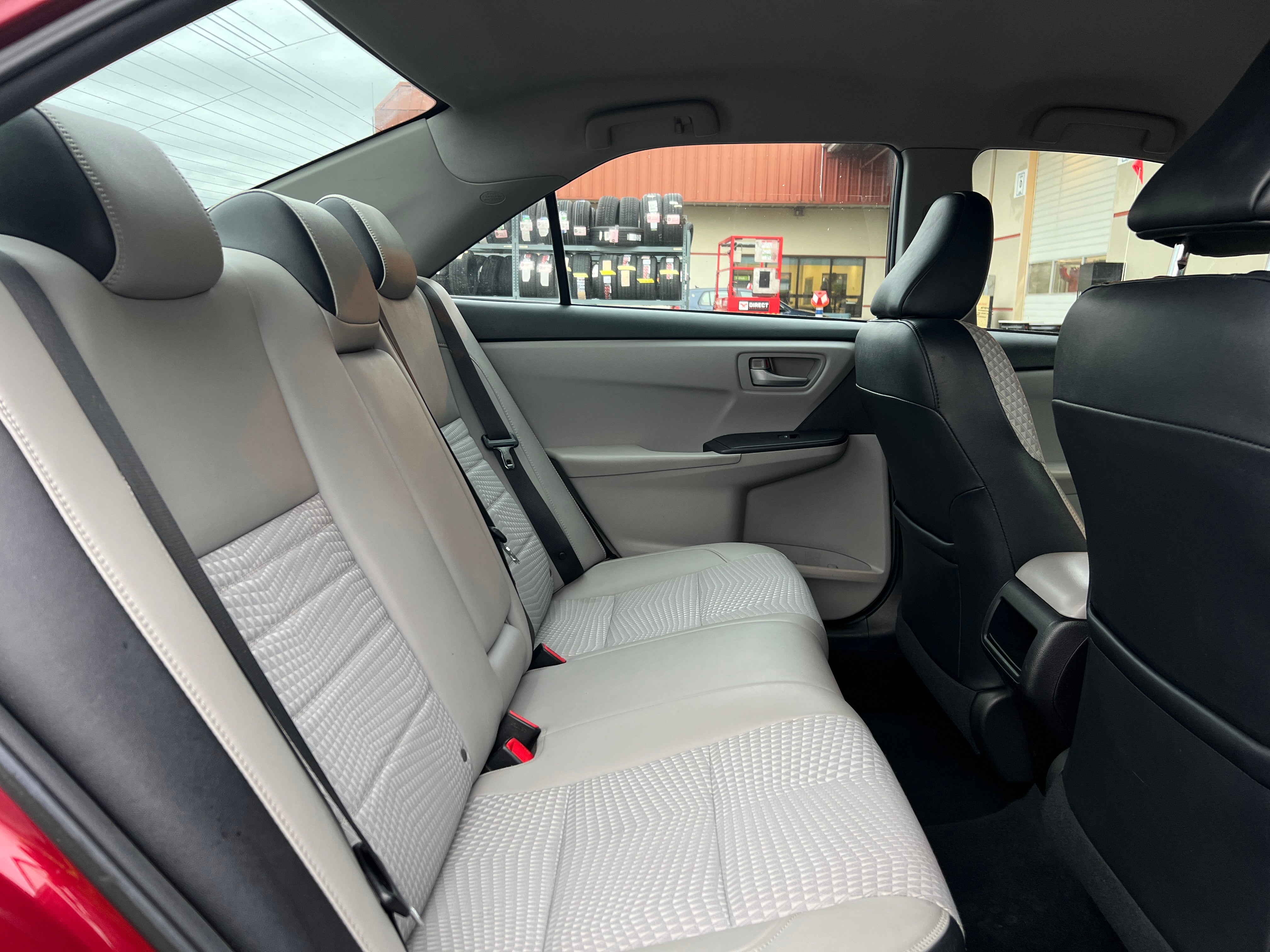 2015 Toyota Camry SE 6
