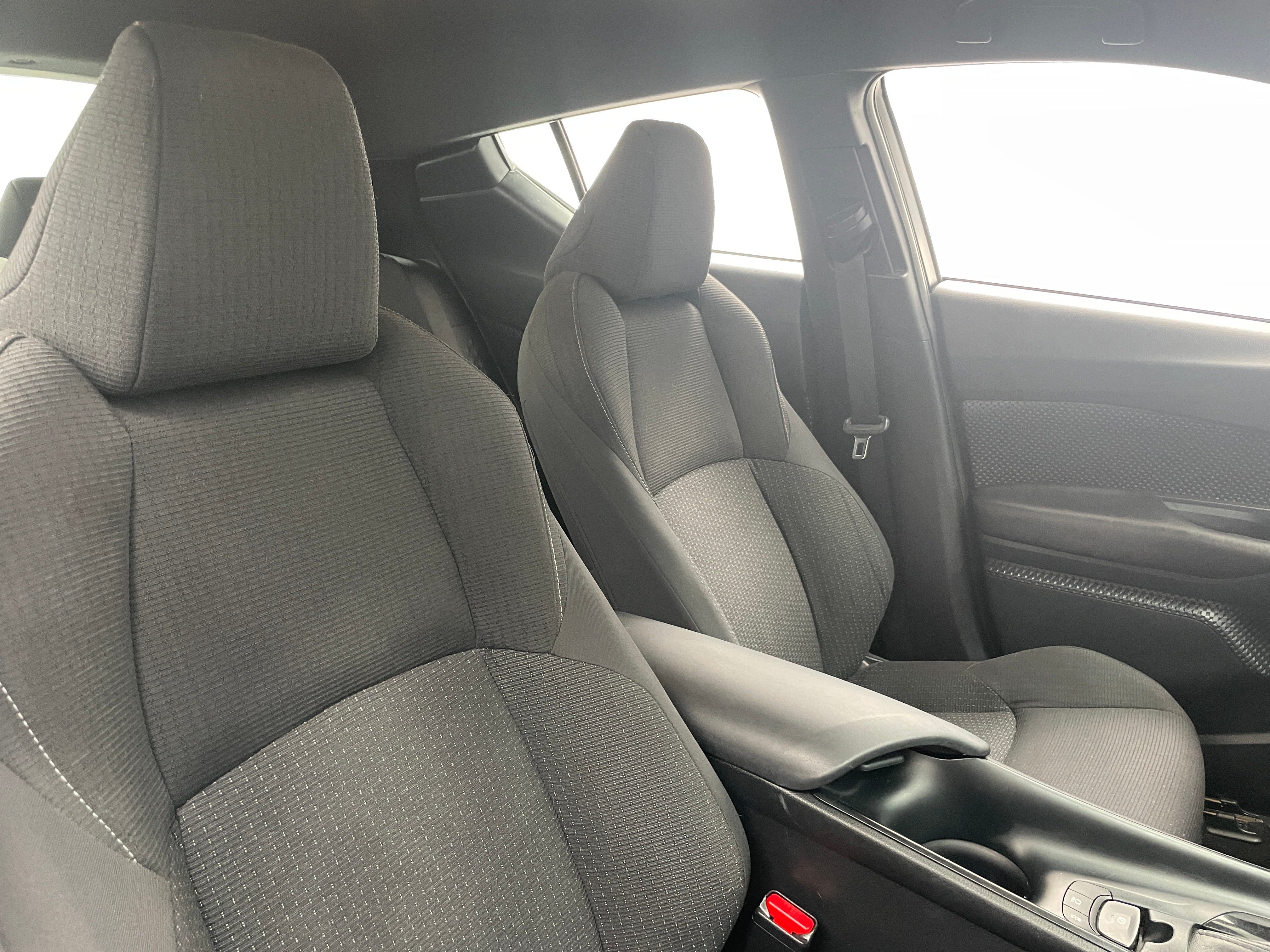 2018 Toyota C-HR XLE 2