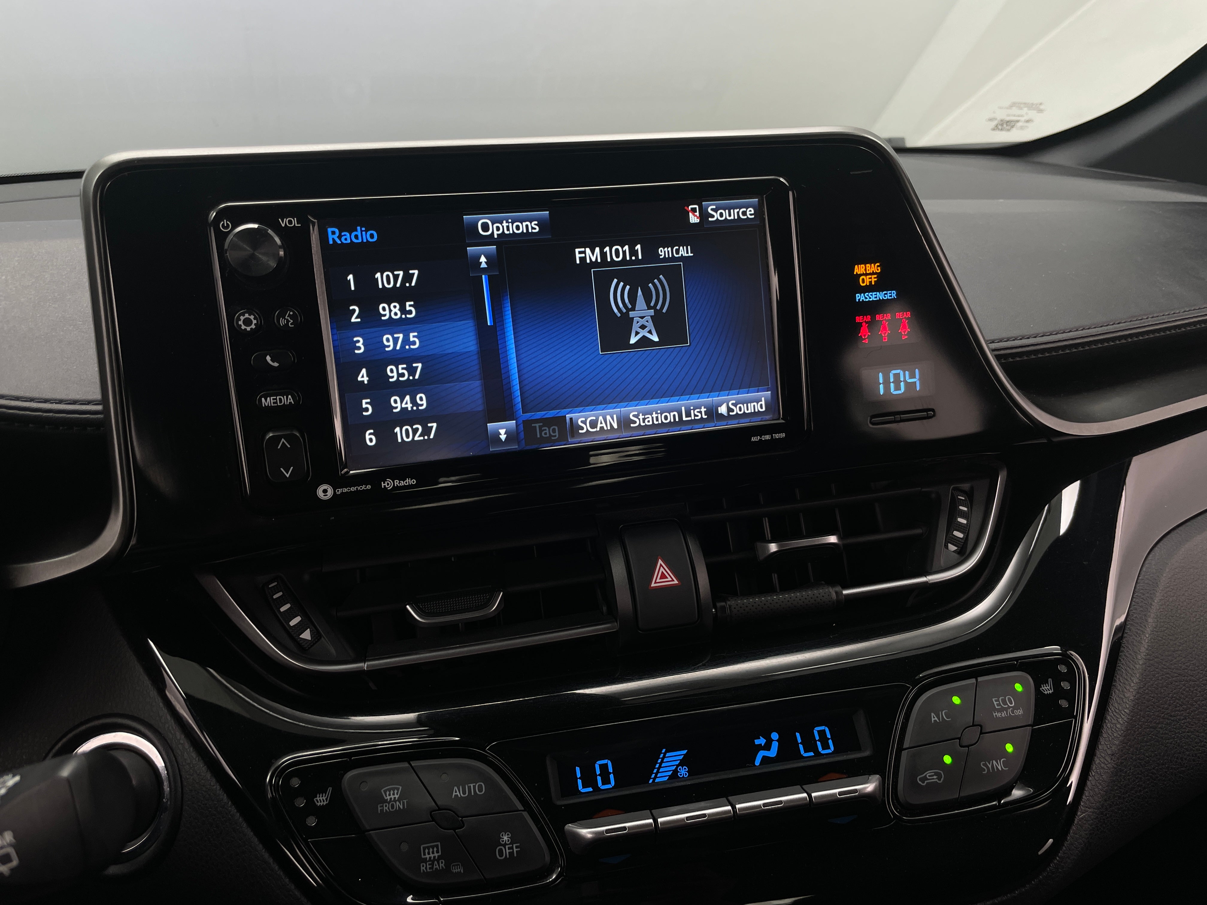 2018 Toyota C-HR XLE 4
