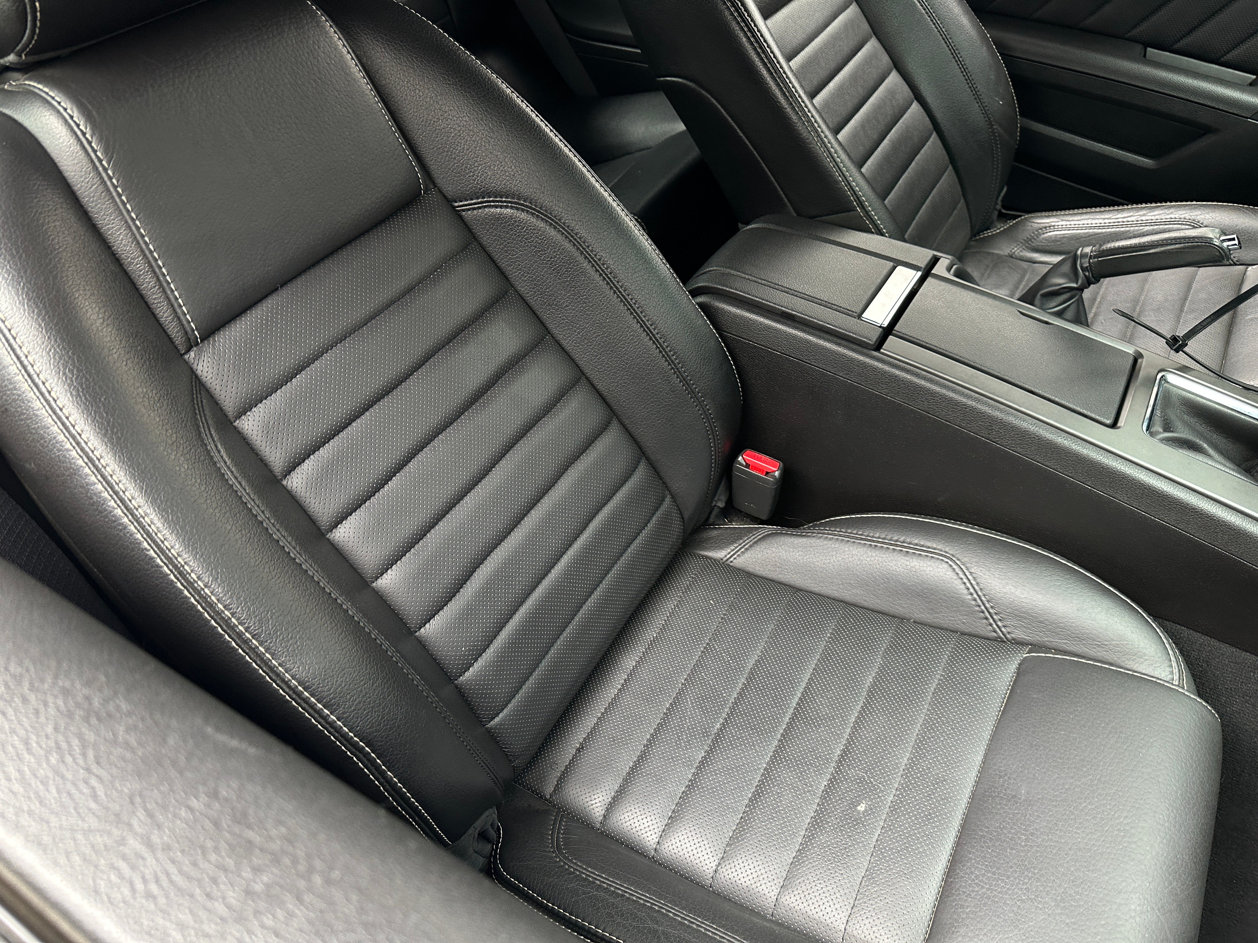 2010 Ford Mustang GT Premium 2