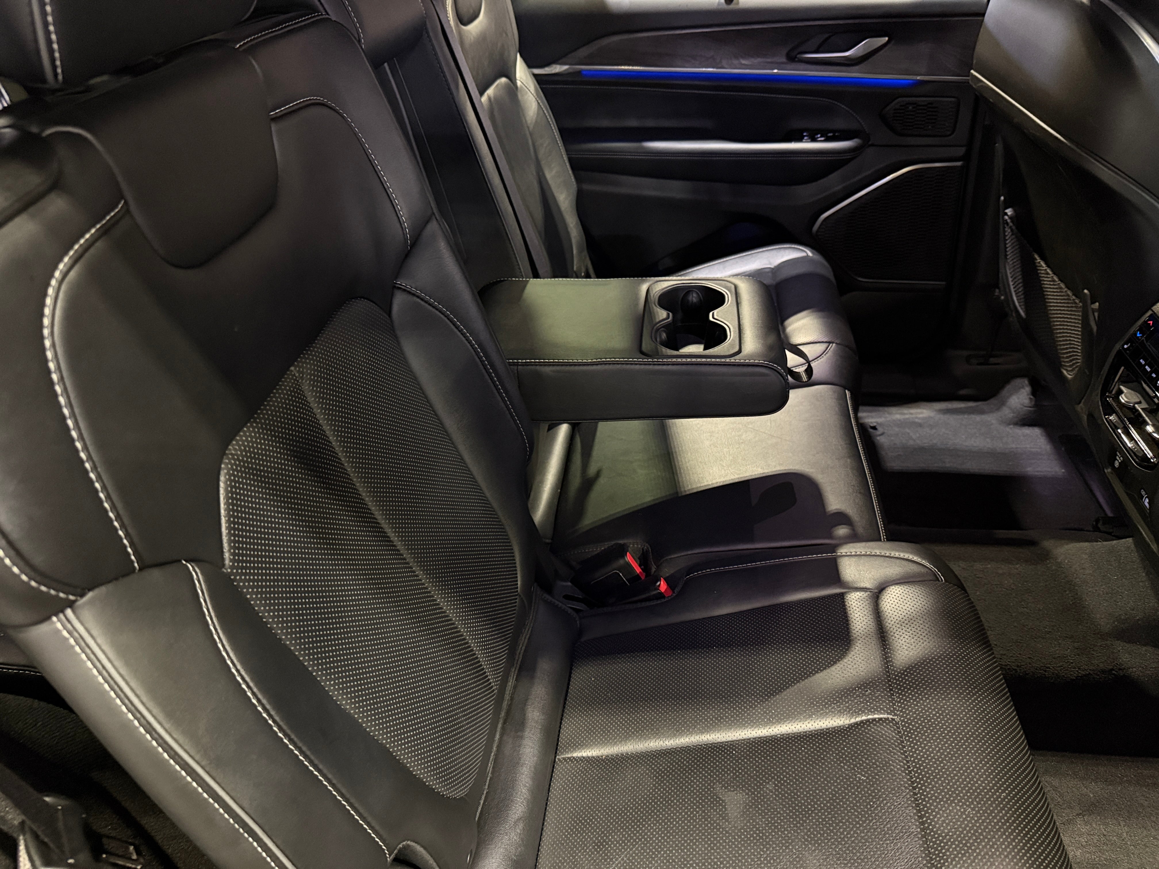 2022 Jeep Grand Cherokee L Overland 5