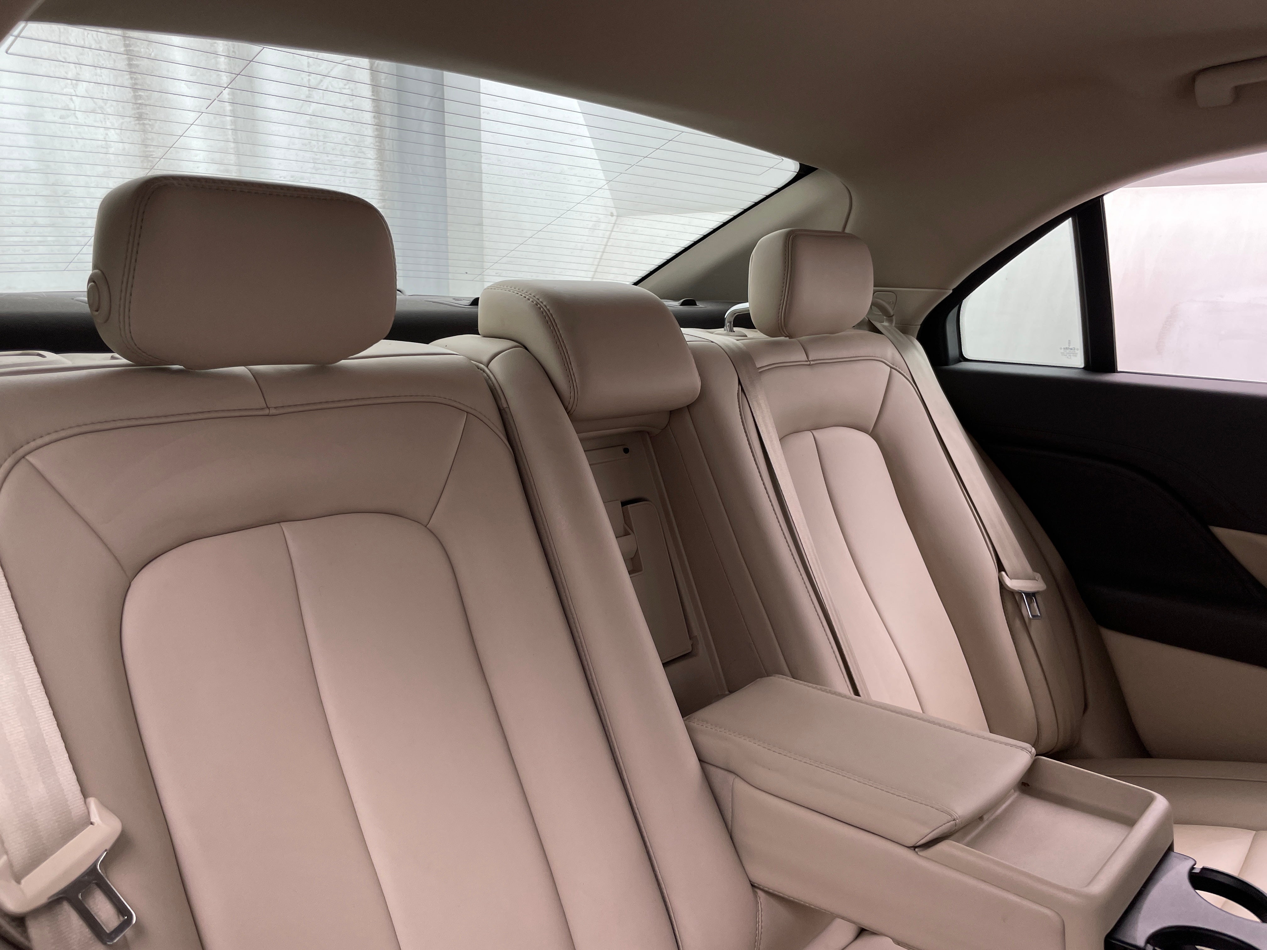 2020 Lincoln Continental Base 5