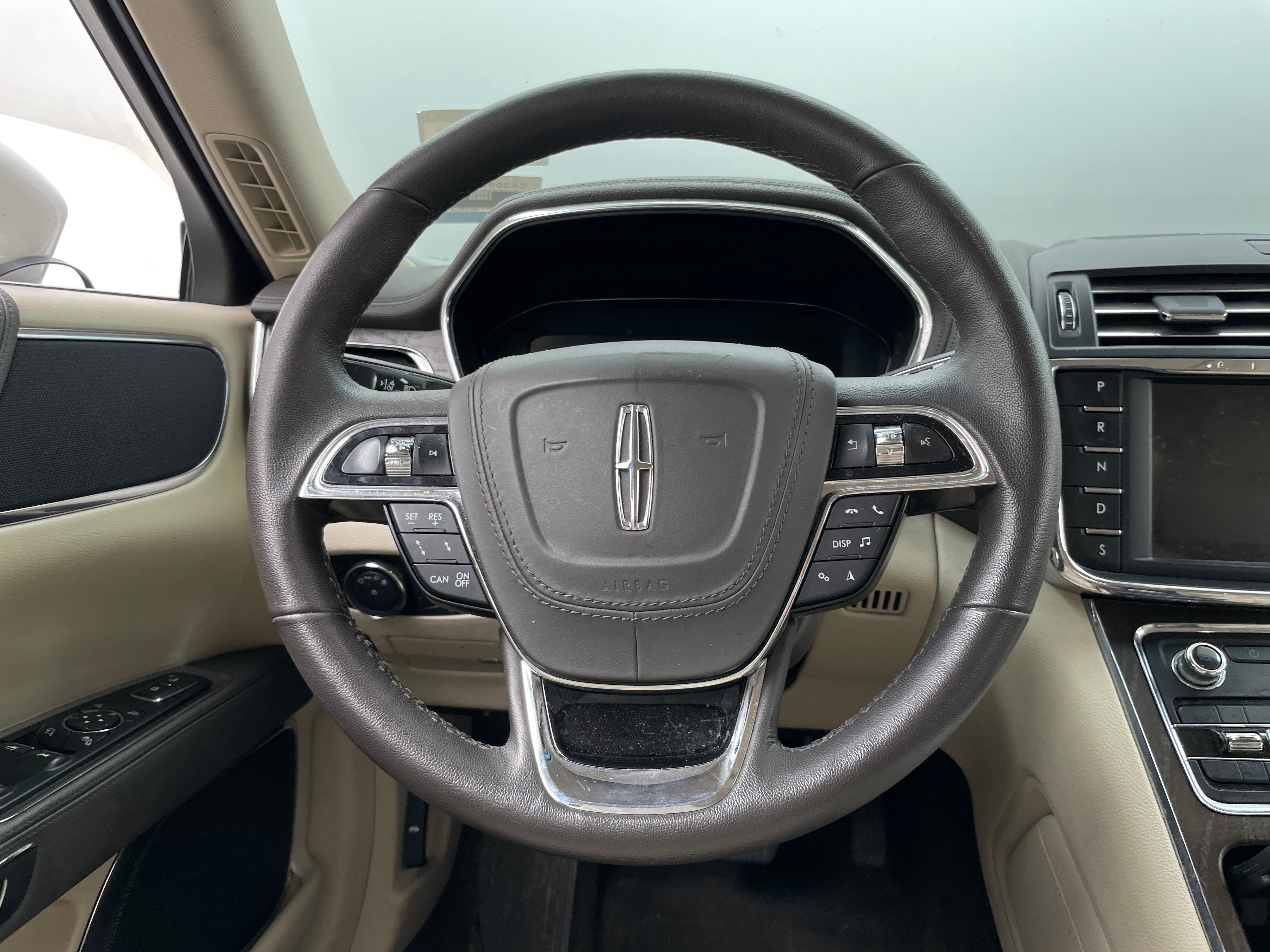2020 Lincoln Continental Base 4
