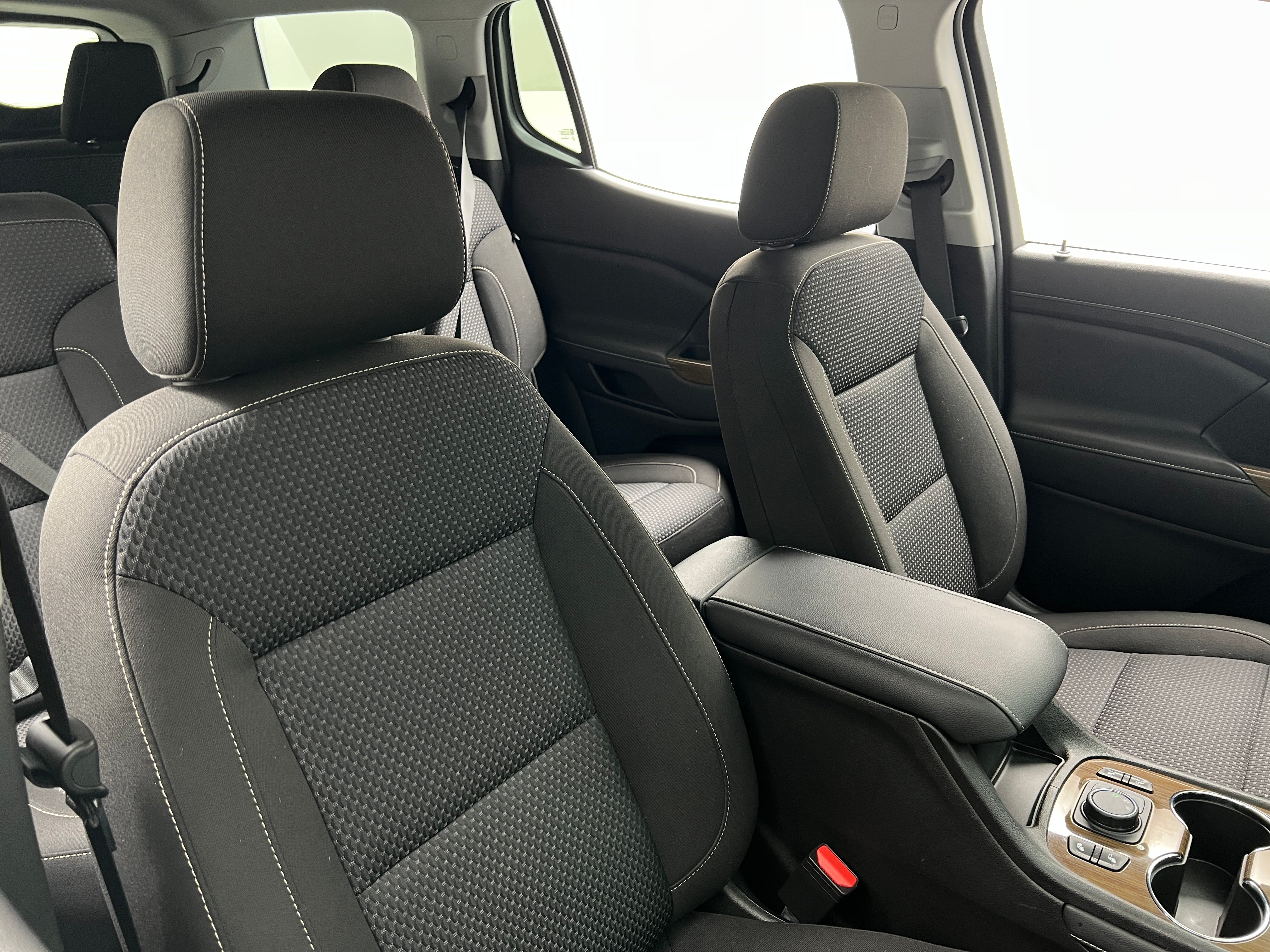2023 GMC Acadia SLE 2