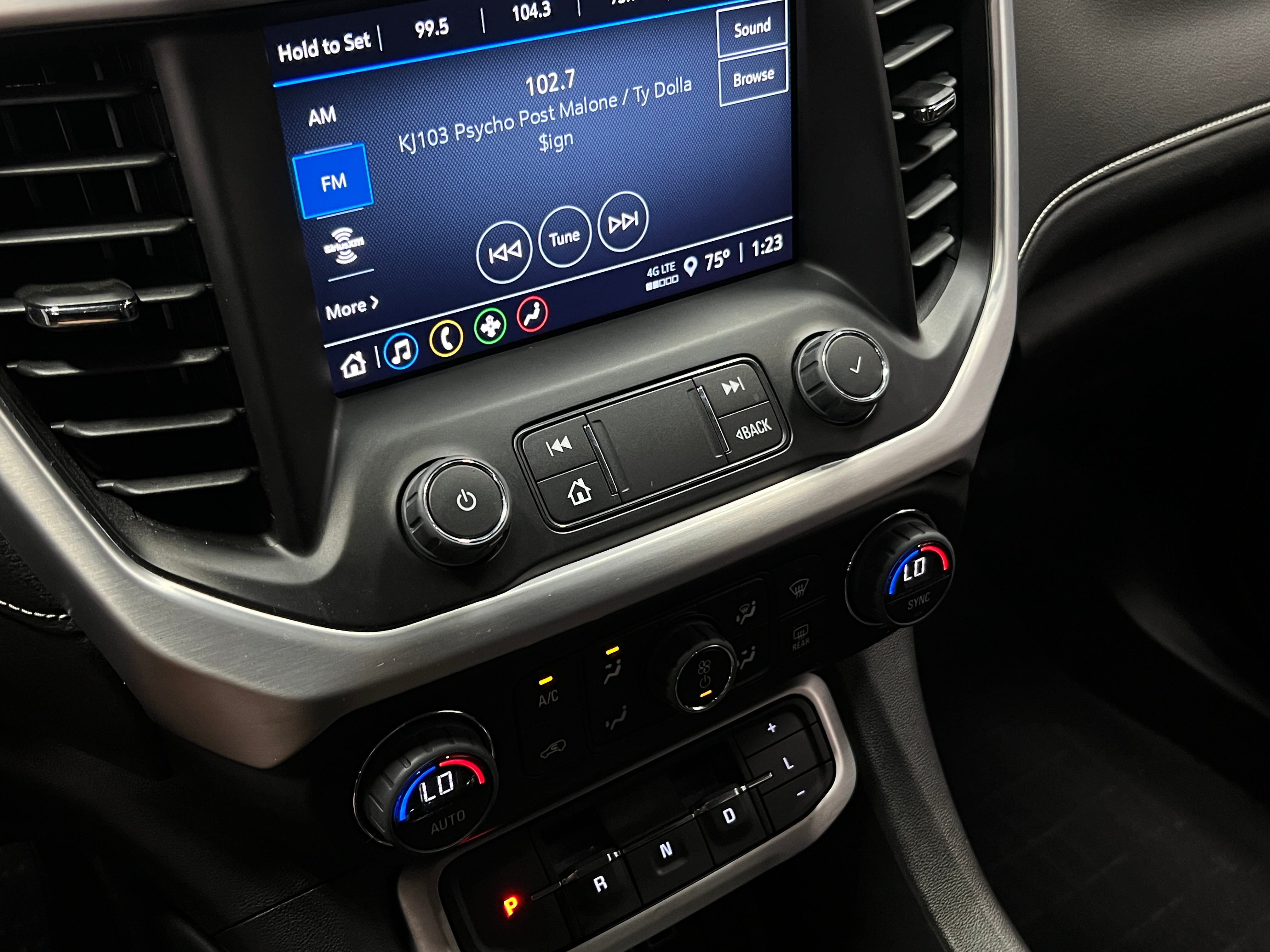 2023 GMC Acadia SLE 4