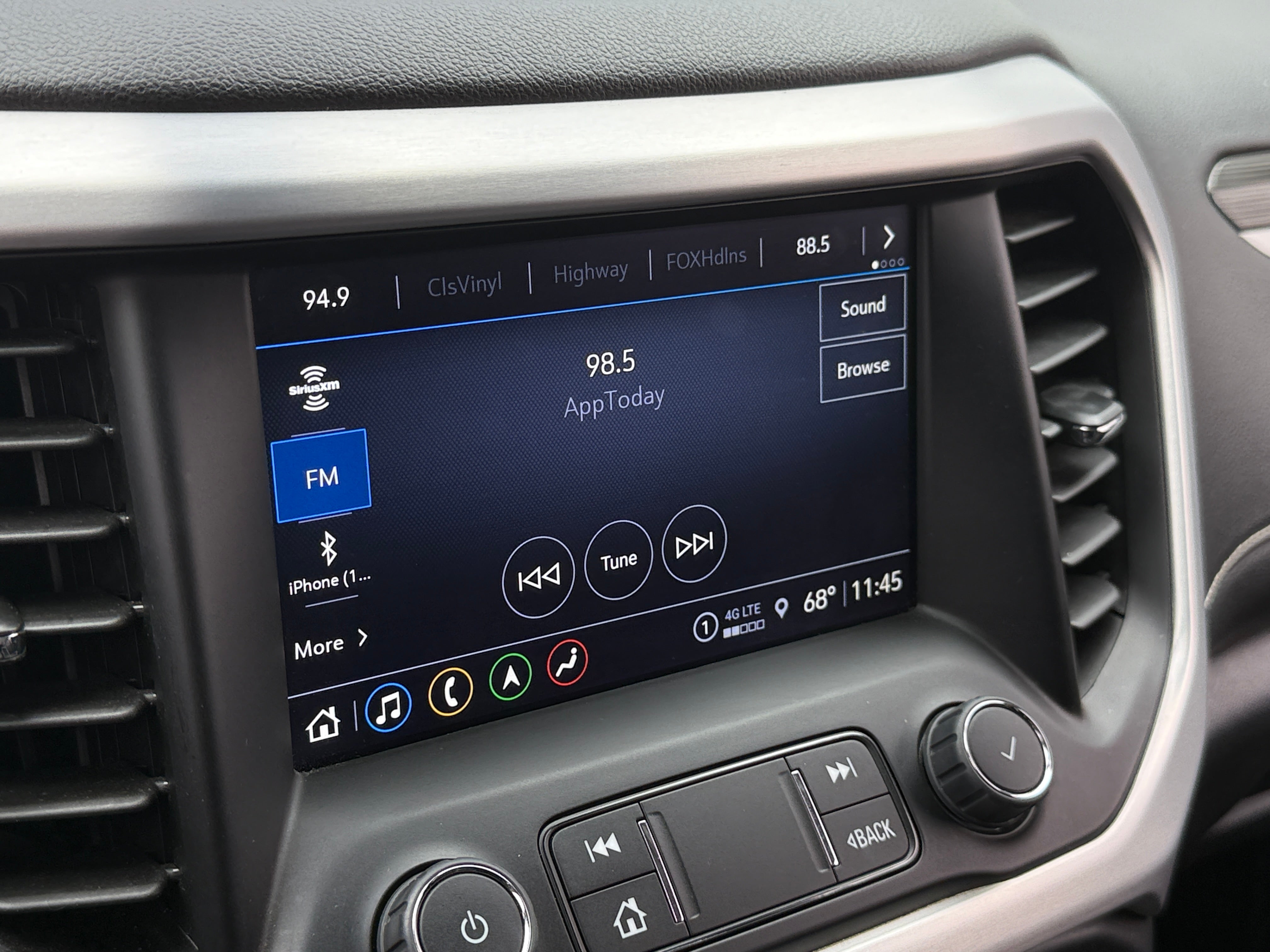 2023 GMC Acadia SLT 3