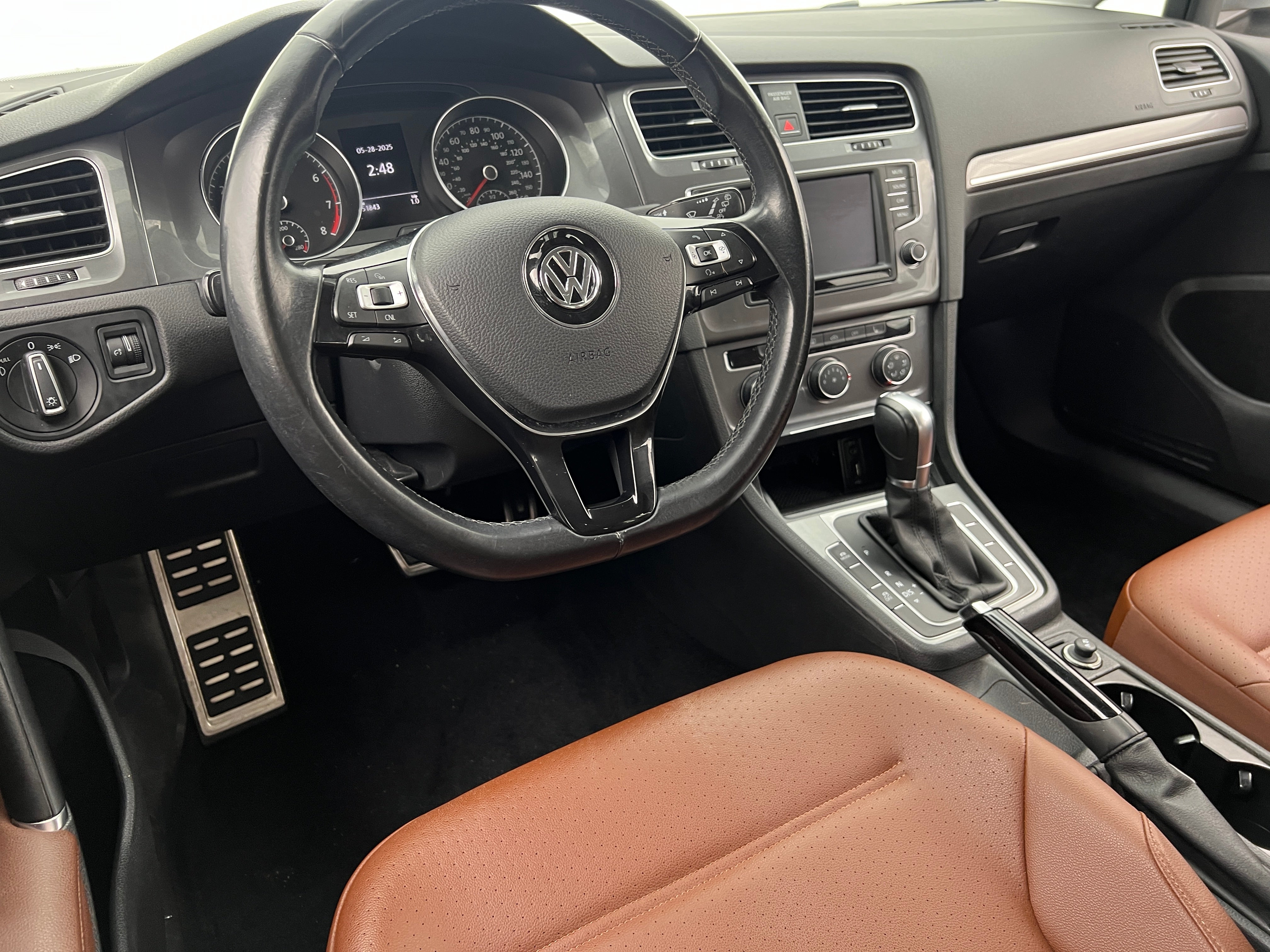 2017 Volkswagen Golf Alltrack S 2