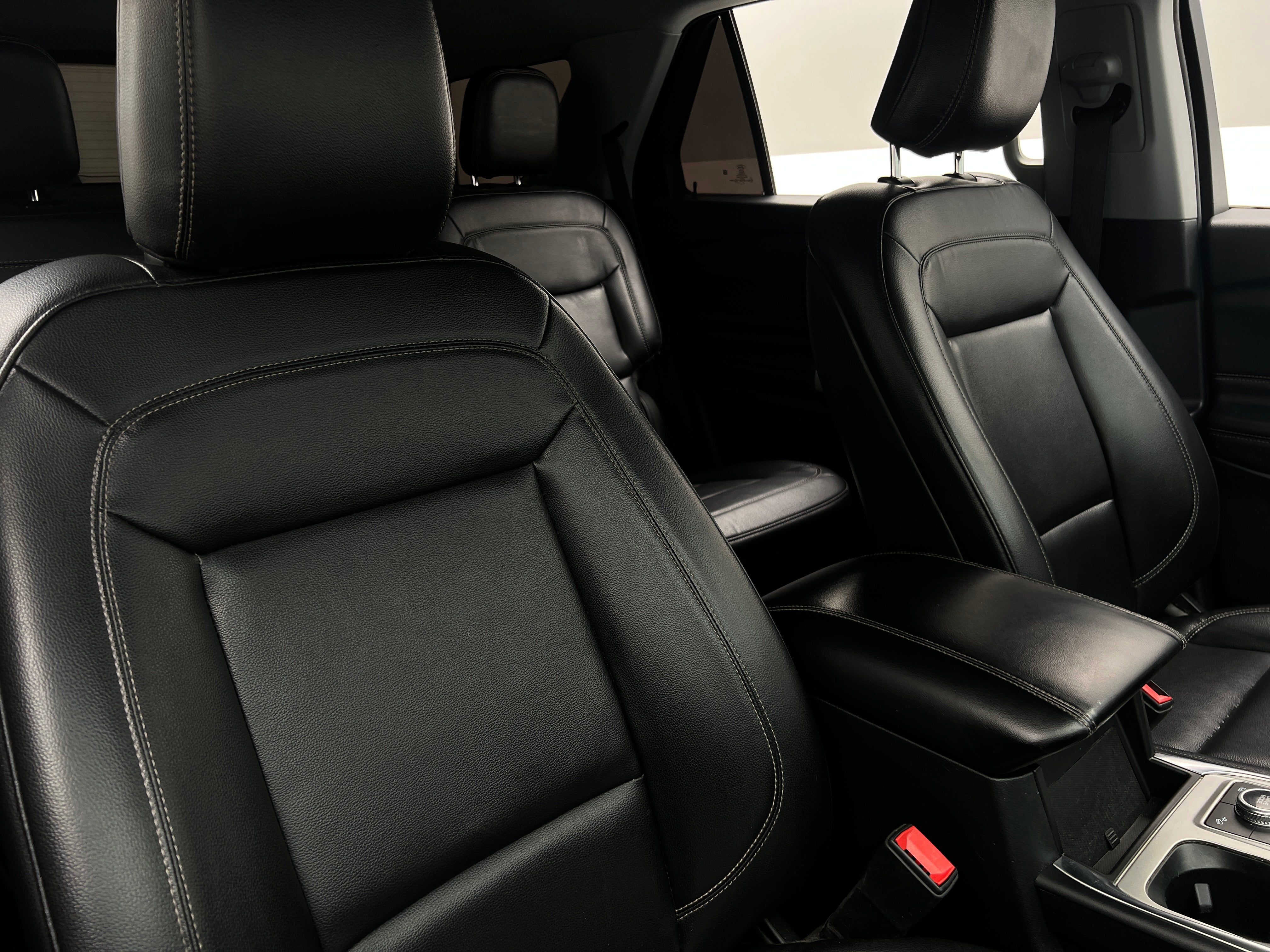 2020 Ford Explorer XLT 2