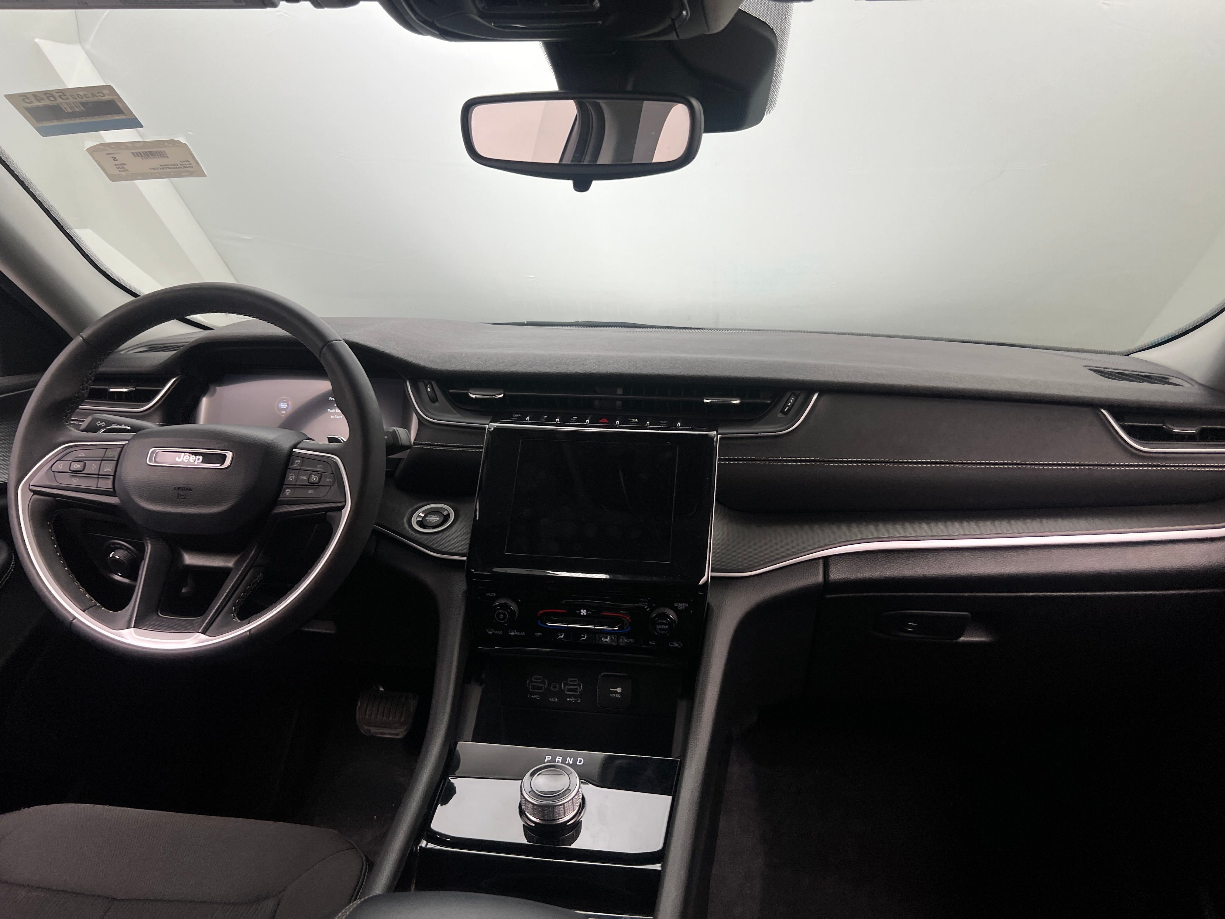2023 Jeep Grand Cherokee Laredo 3