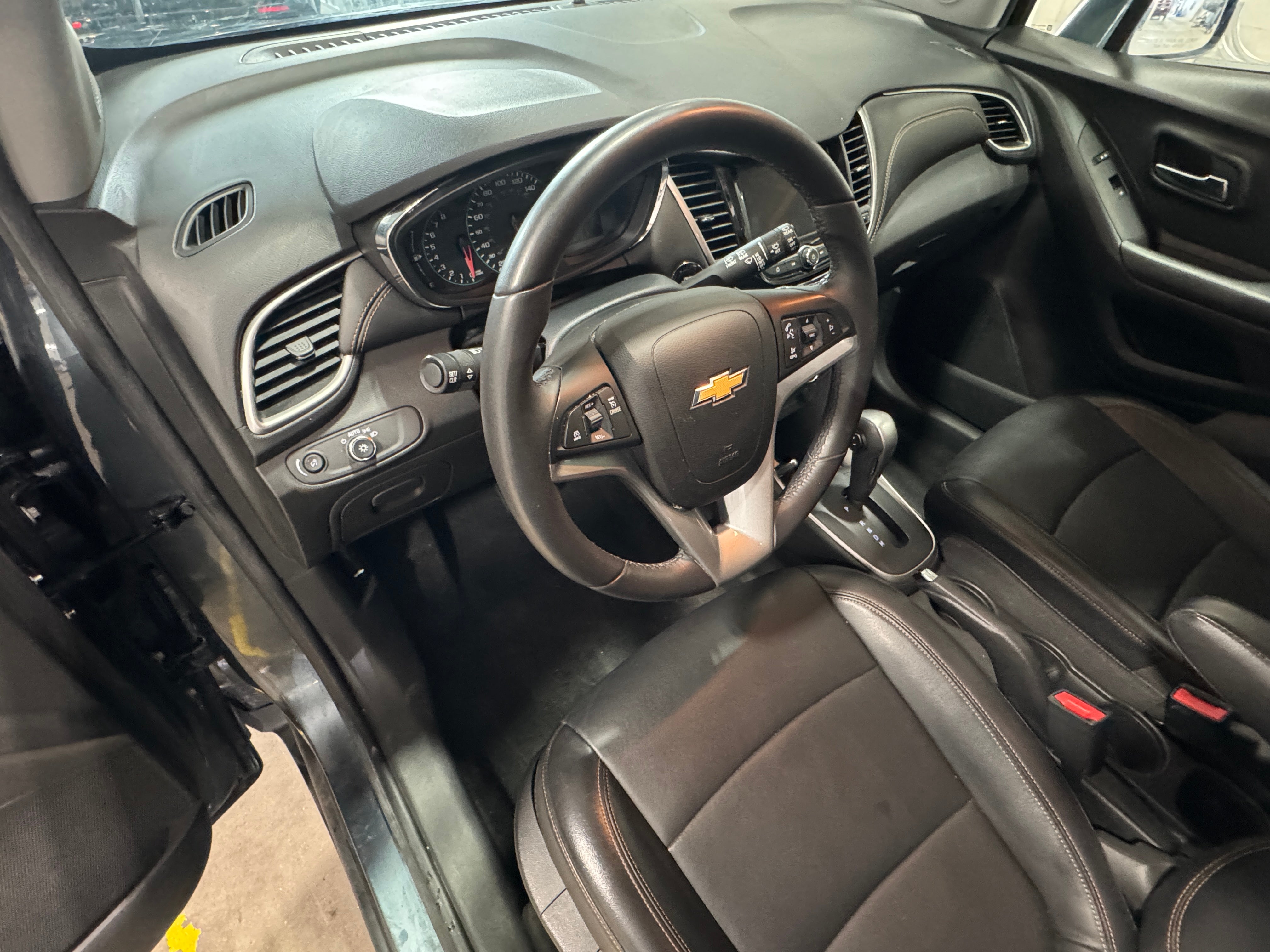 2021 Chevrolet Trax LT 2