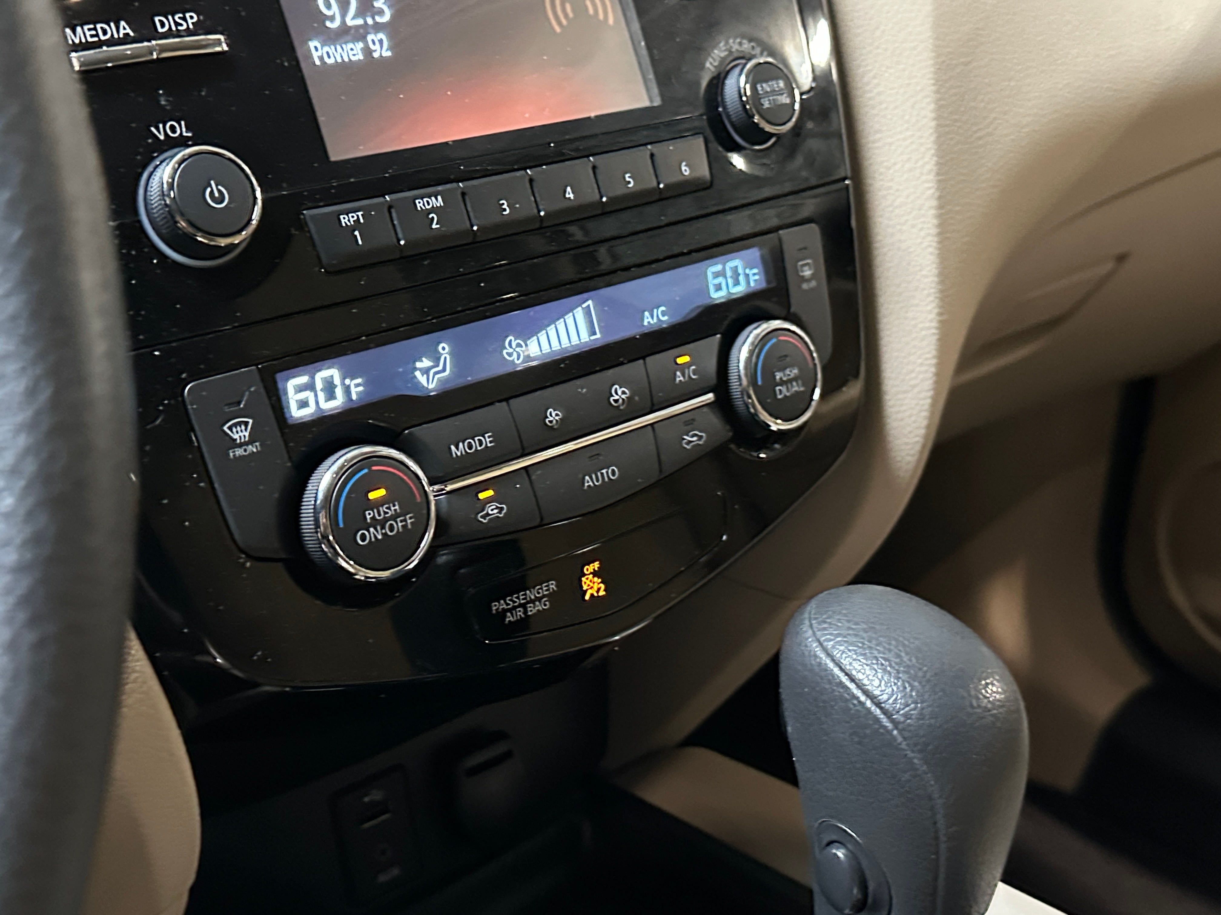 2016 Nissan Rogue SV 4