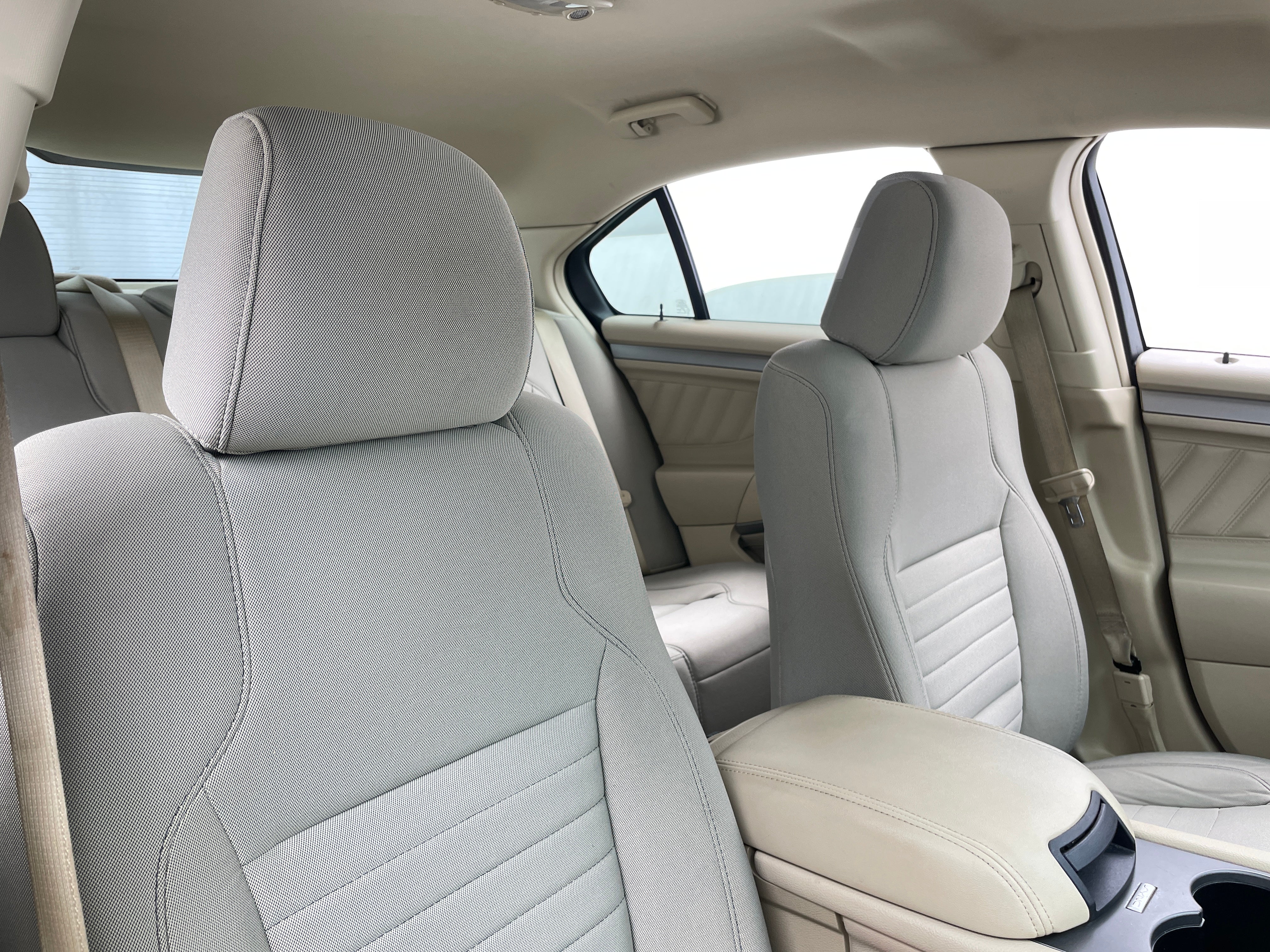 2018 Ford Taurus SE 2